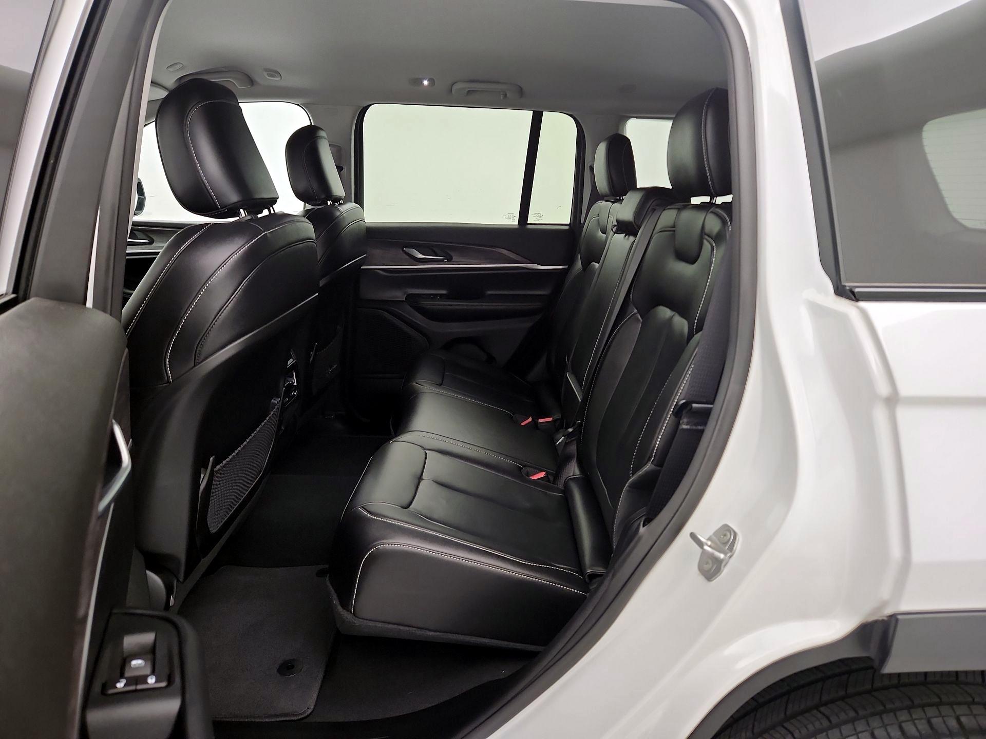 Thumbnail: 2023 Jeep Grand Cherokee - 20