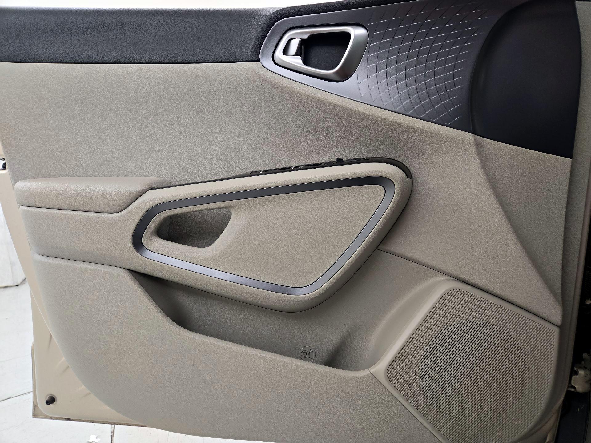 Thumbnail: 2020 Kia Soul - 12