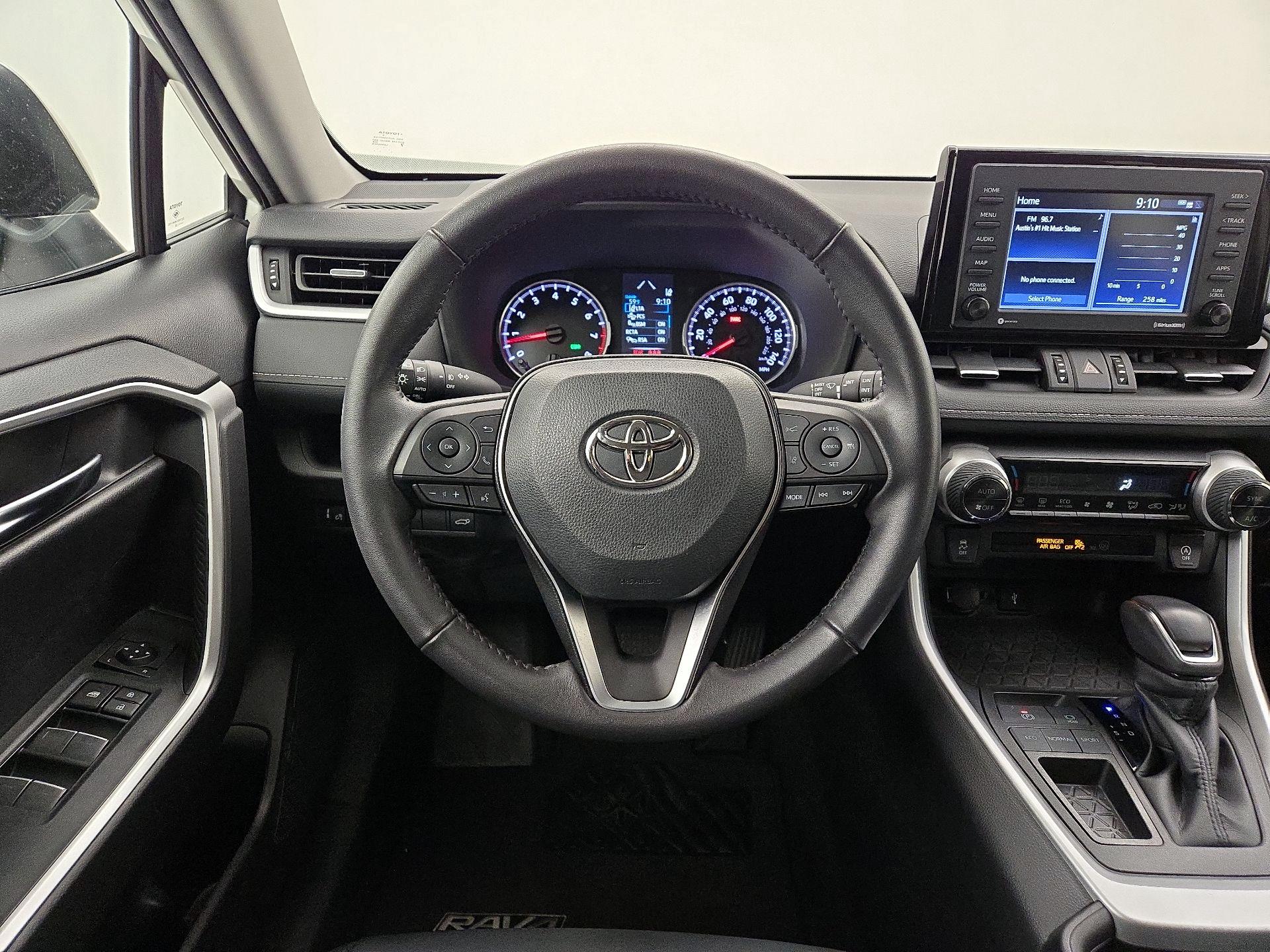 Thumbnail: 2022 Toyota RAV4 - 10