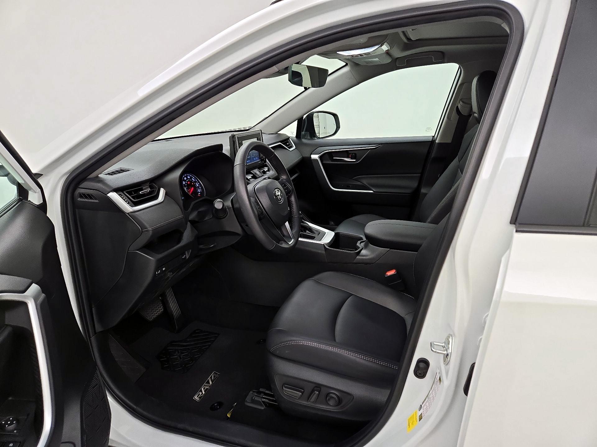 Thumbnail: 2022 Toyota RAV4 - 11