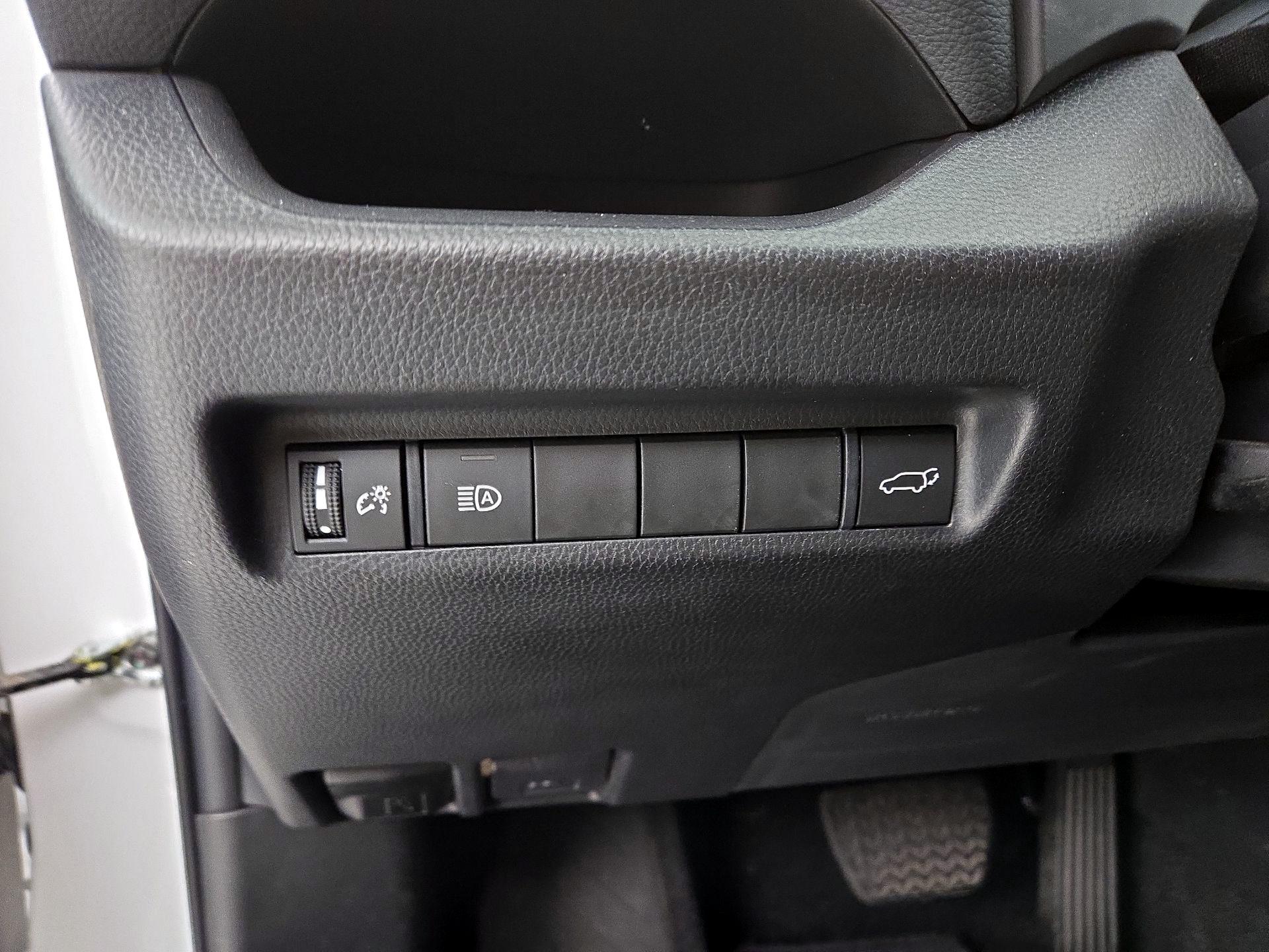 Thumbnail: 2022 Toyota RAV4 - 13