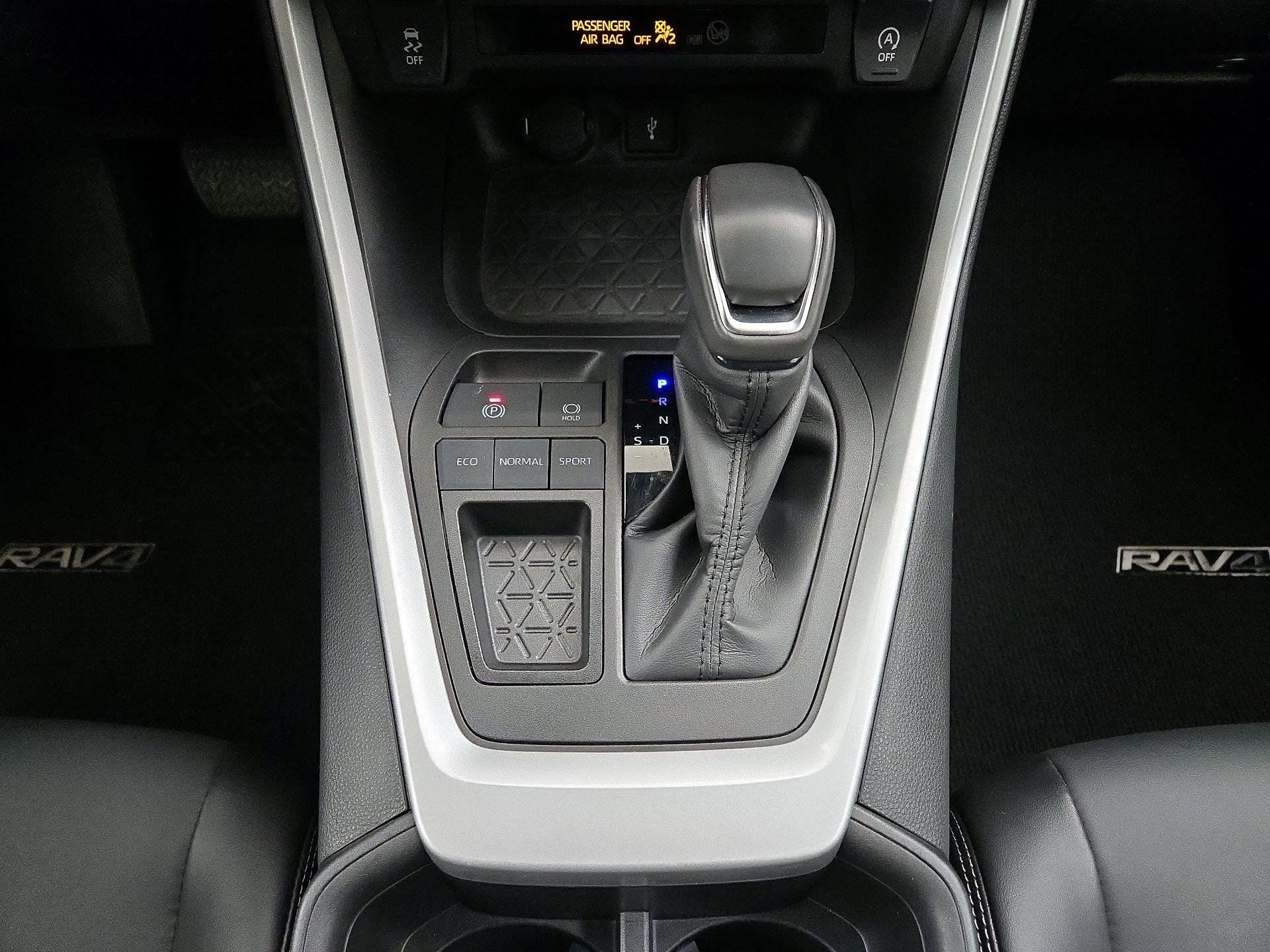 Thumbnail: 2022 Toyota RAV4 - 17