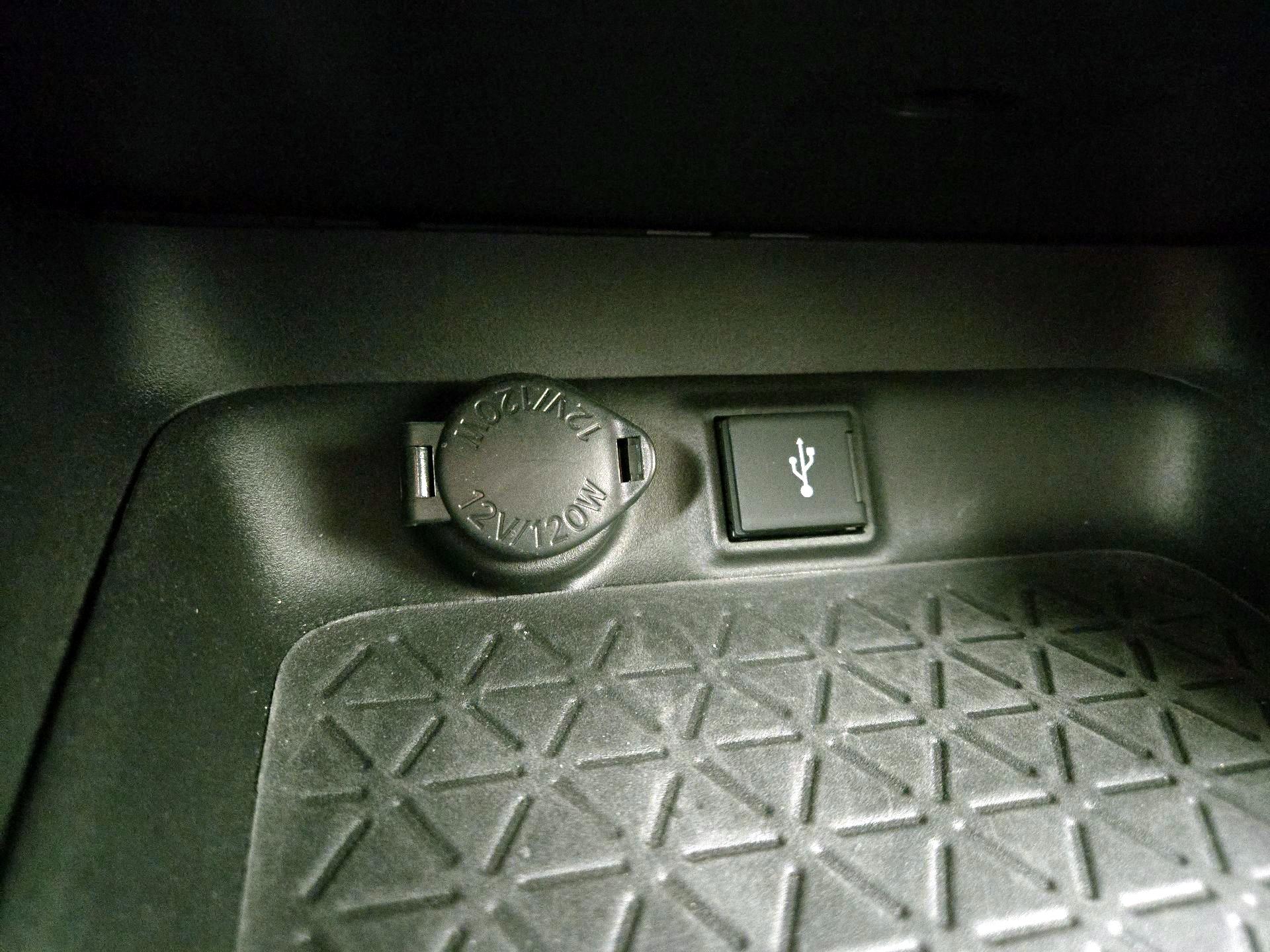 Thumbnail: 2022 Toyota RAV4 - 18