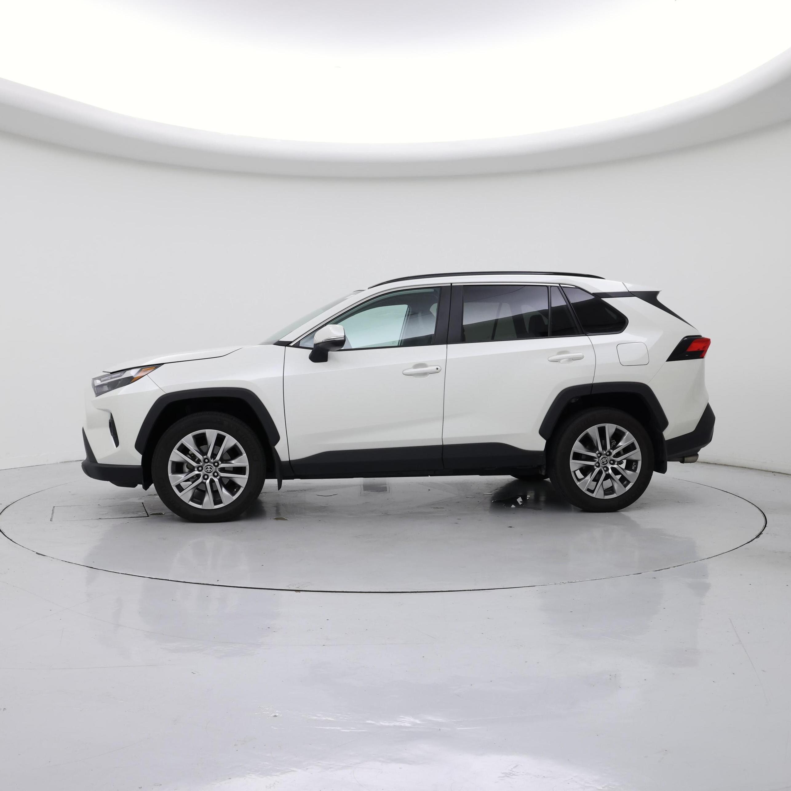 Thumbnail: 2022 Toyota RAV4 - 3