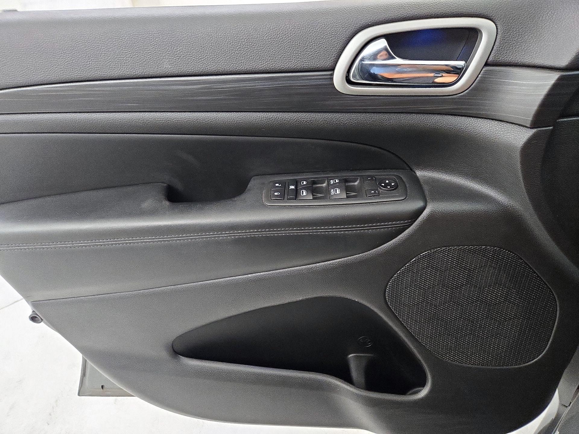 Thumbnail: 2020 Jeep Grand Cherokee - 12