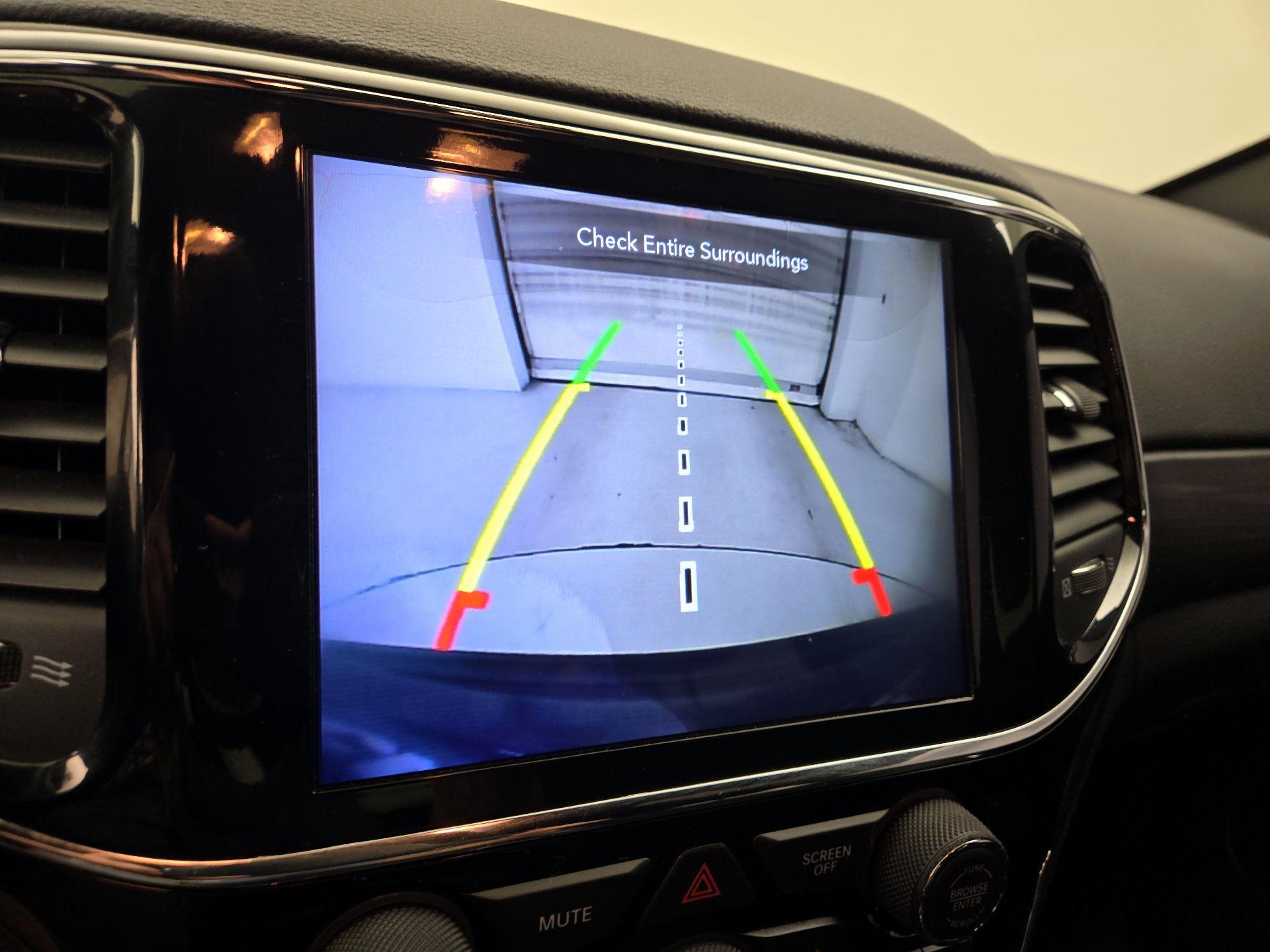 Thumbnail: 2020 Jeep Grand Cherokee - 15