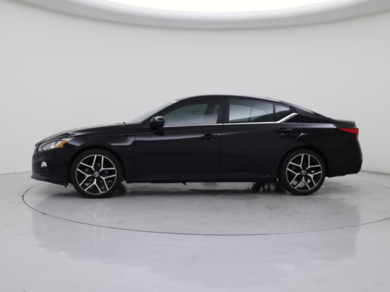 2019 Nissan Altima SR - Photo 4