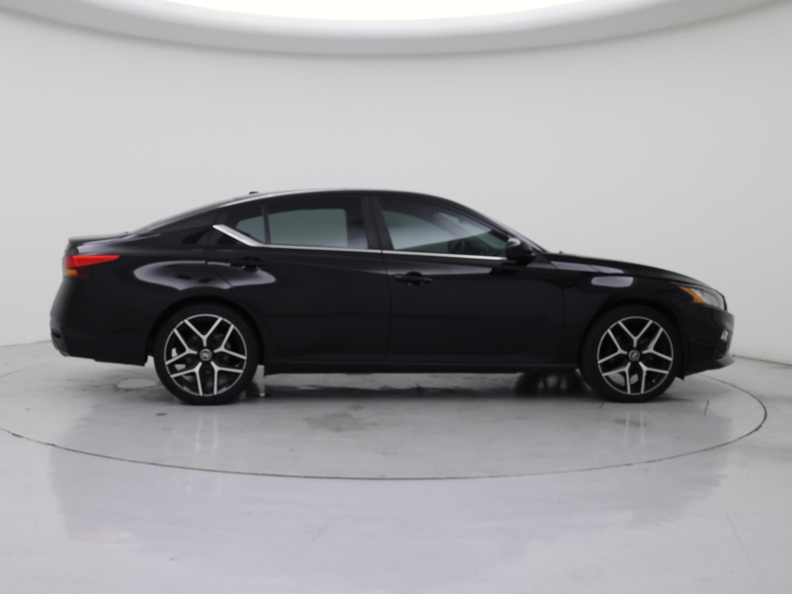 2019 Nissan Altima SR - Photo 8