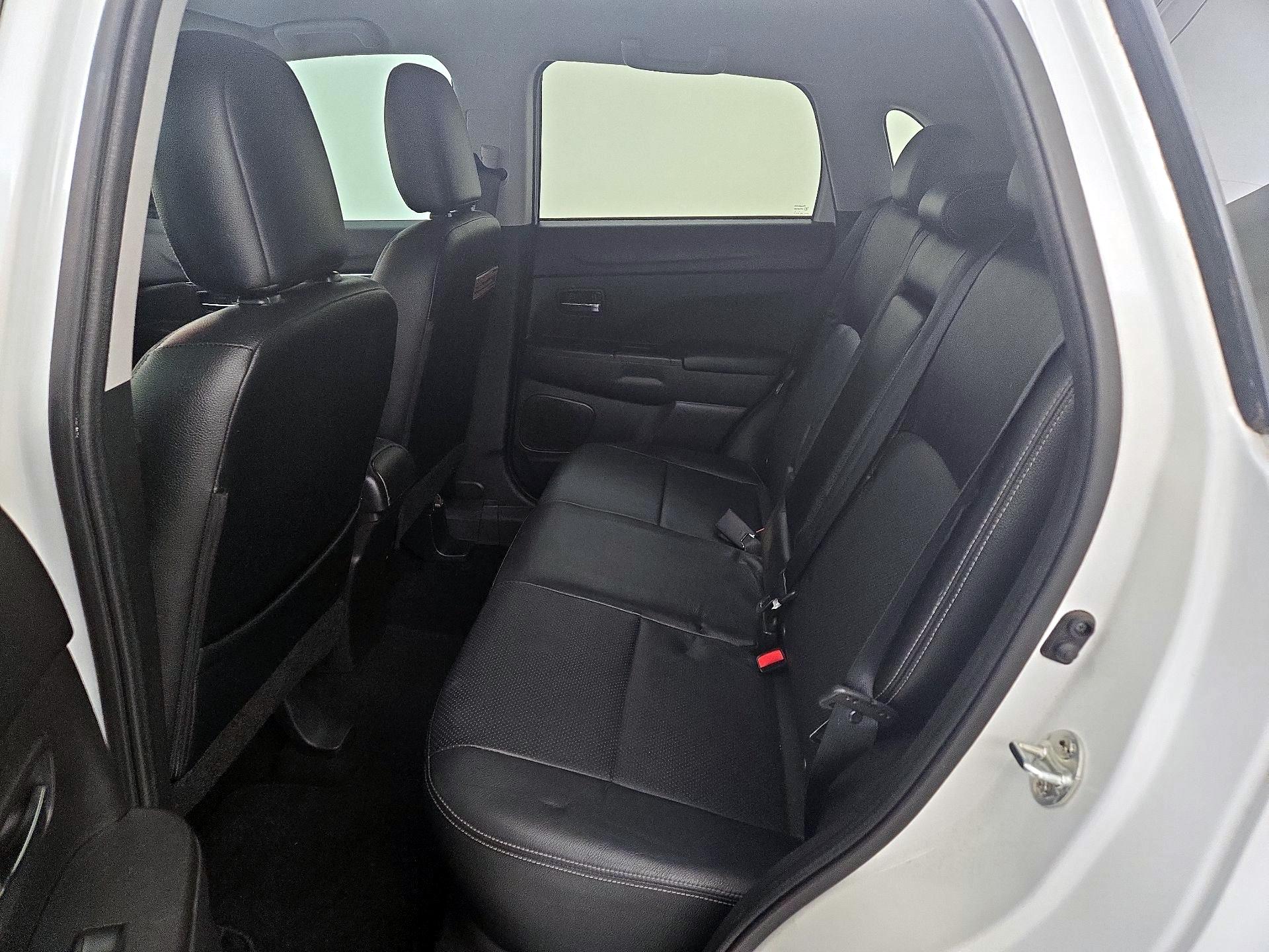 Thumbnail: 2015 Mitsubishi Outlander Sport - 19