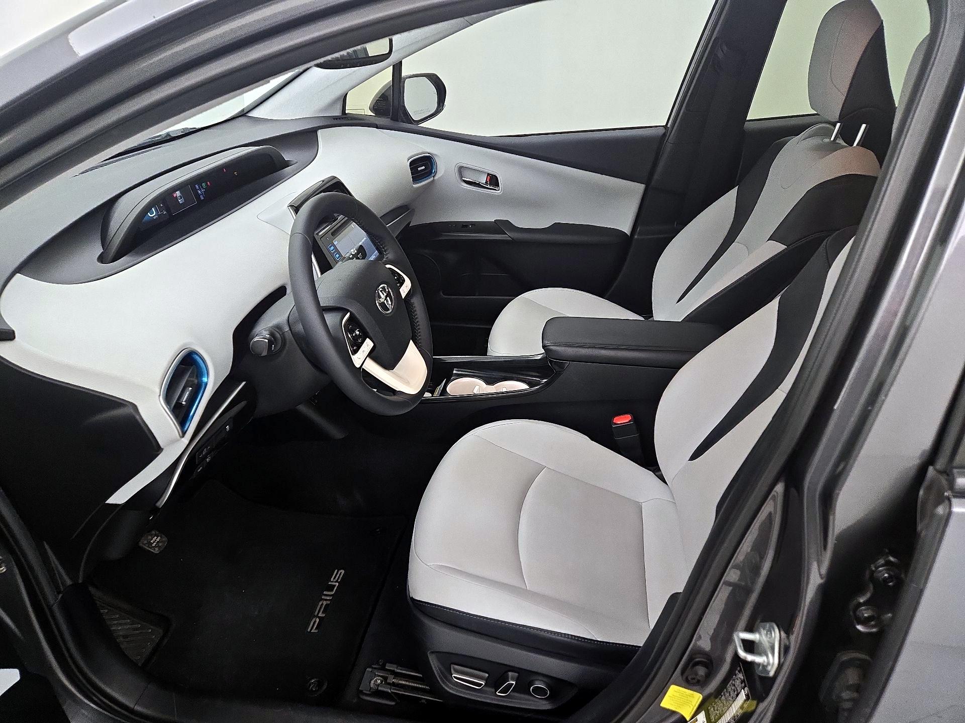 Thumbnail: 2017 Toyota Prius - 11