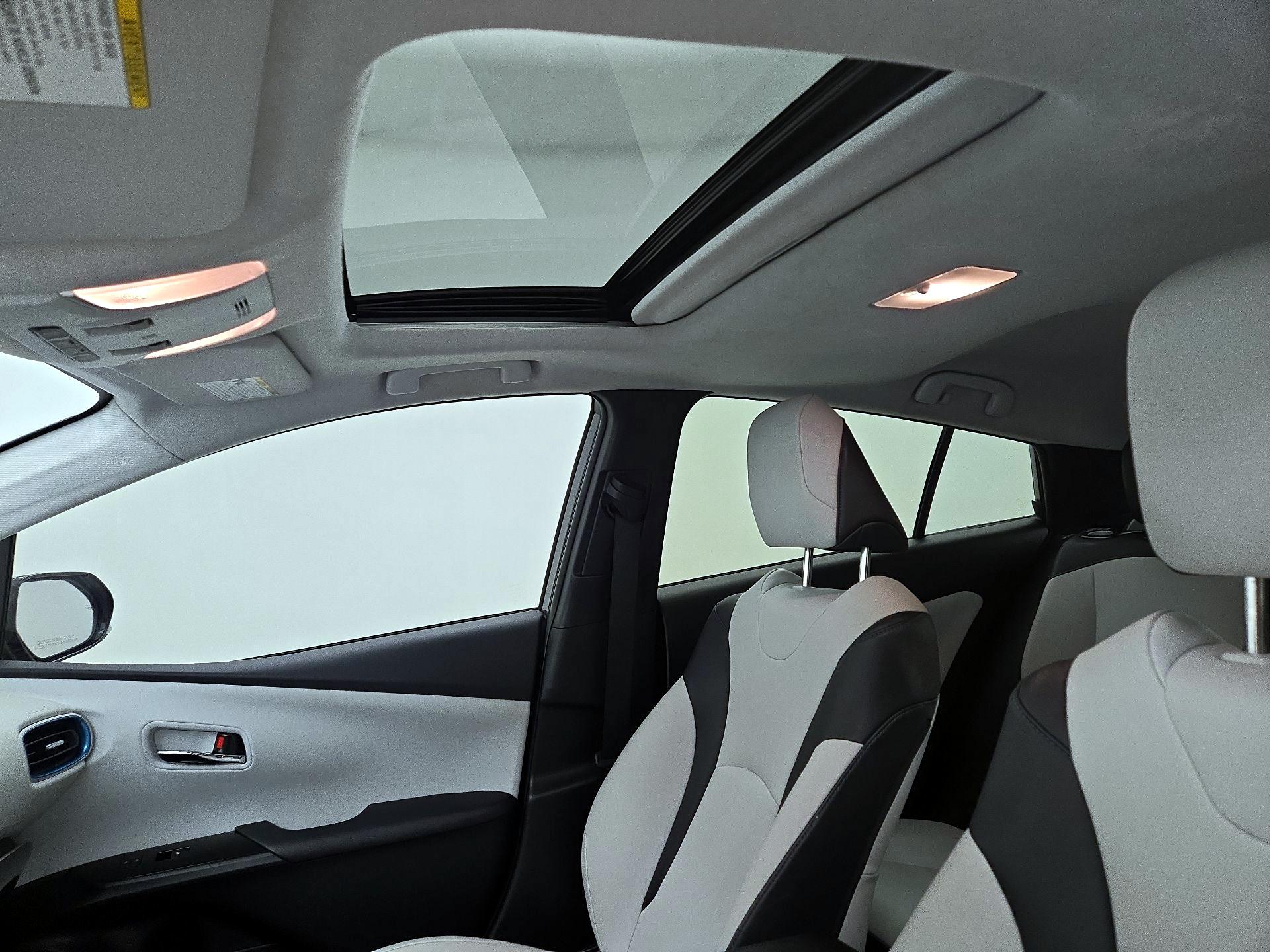 Thumbnail: 2017 Toyota Prius - 19