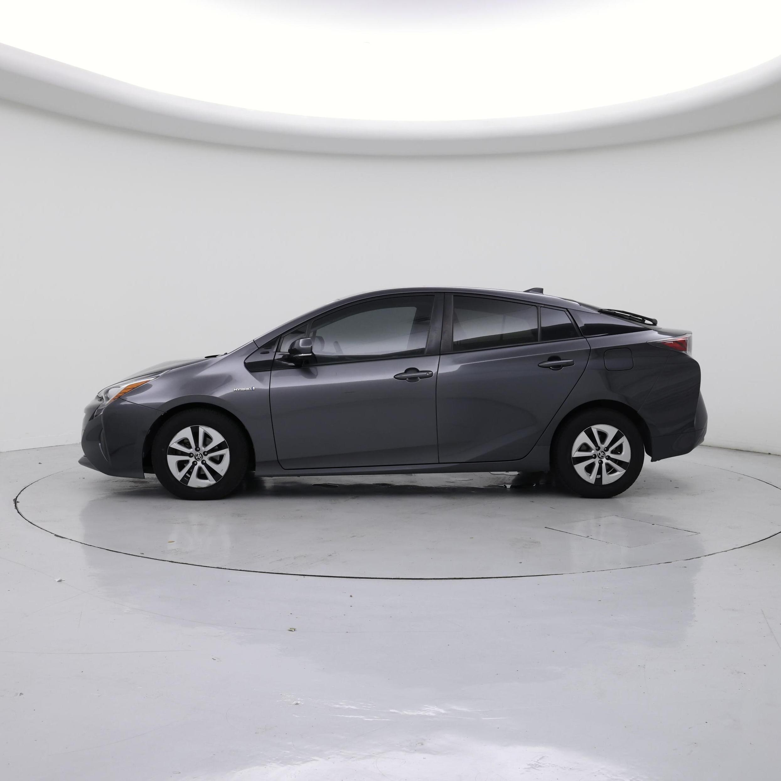 Thumbnail: 2017 Toyota Prius - 3