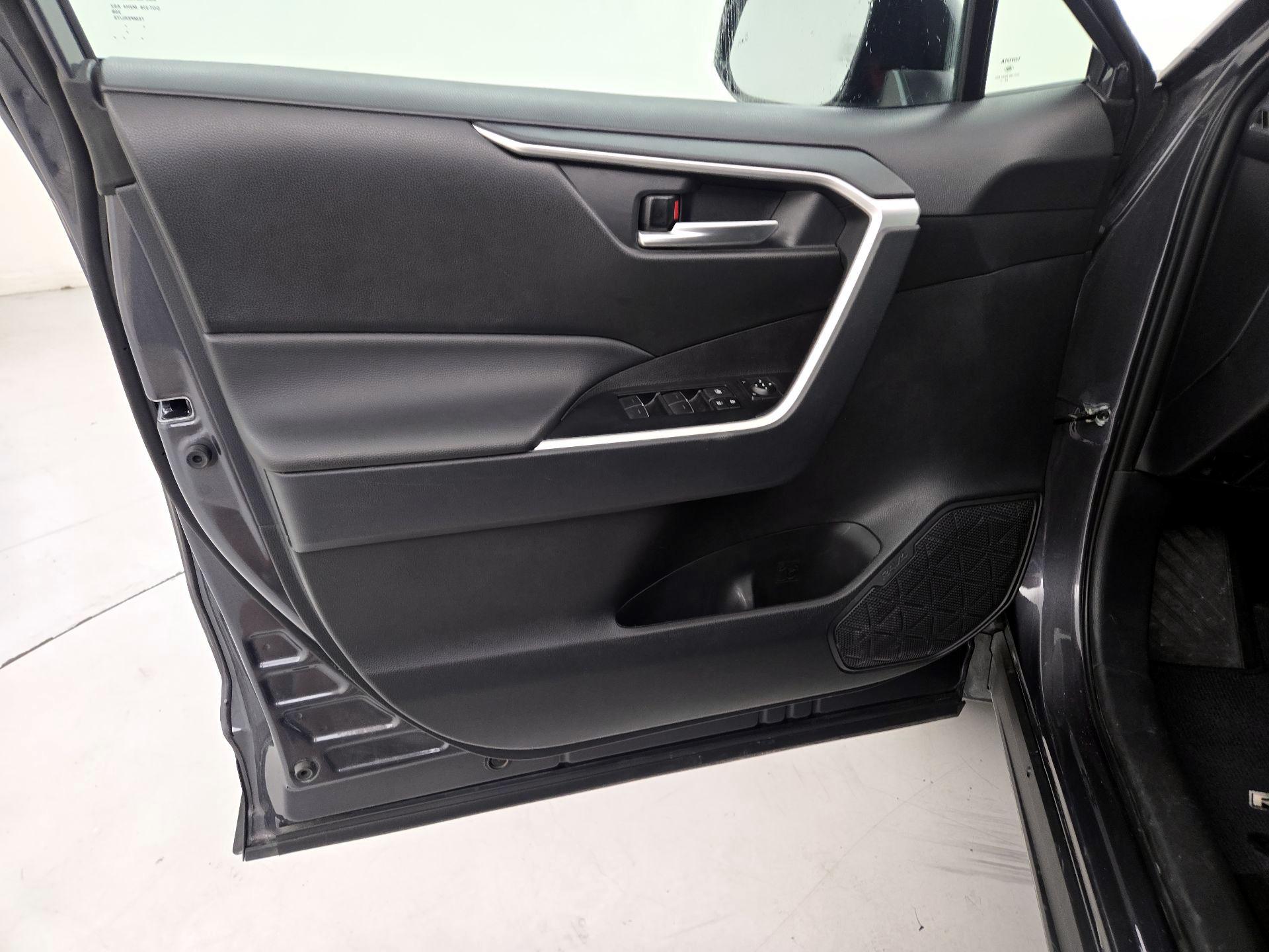 Thumbnail: 2025 Toyota RAV4 - 12