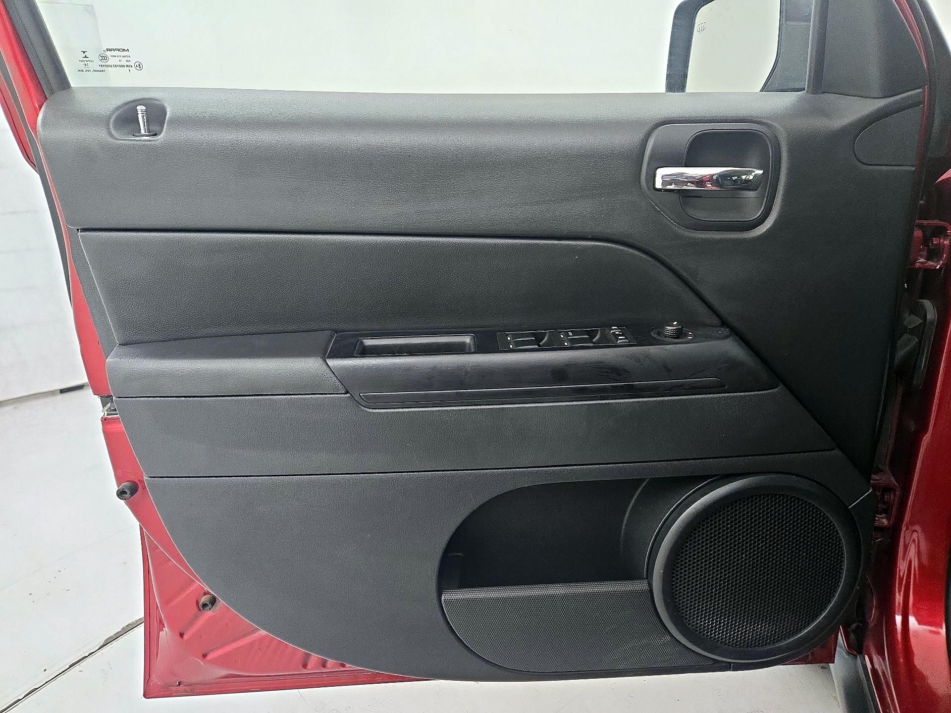 Thumbnail: 2015 Jeep Patriot - 12