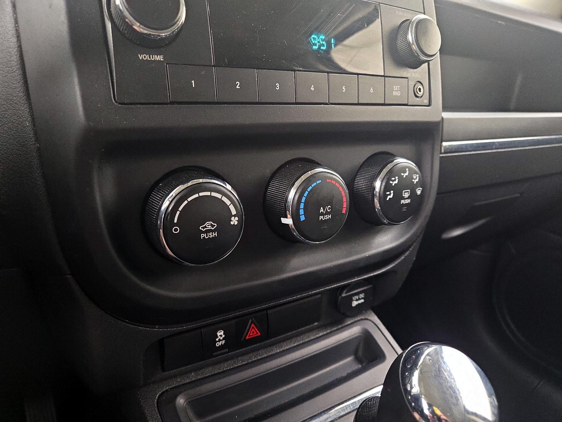 Thumbnail: 2015 Jeep Patriot - 14