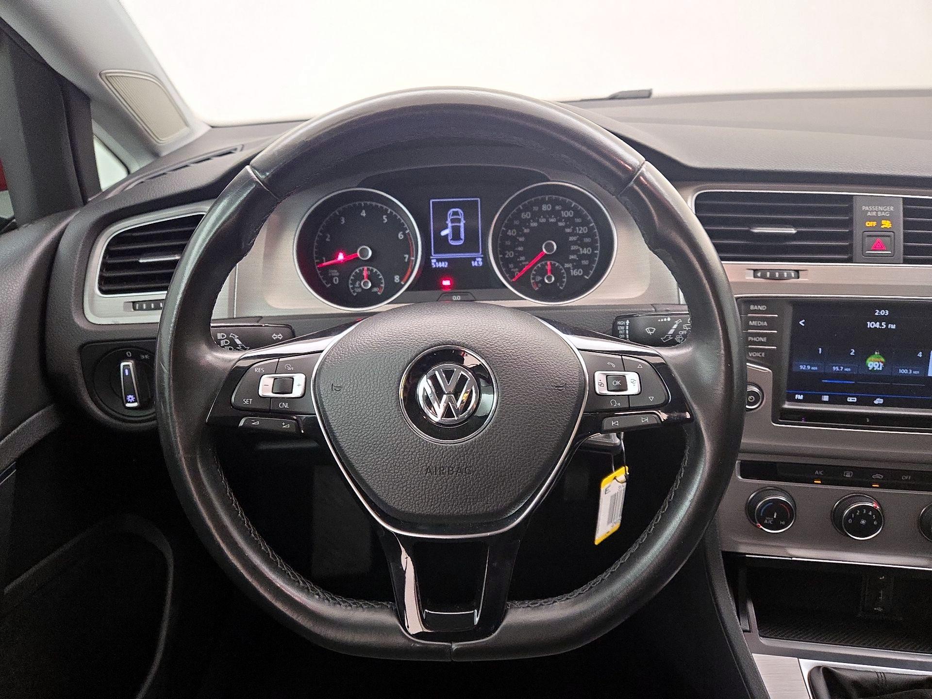 Thumbnail: 2017 Volkswagen Golf - 10