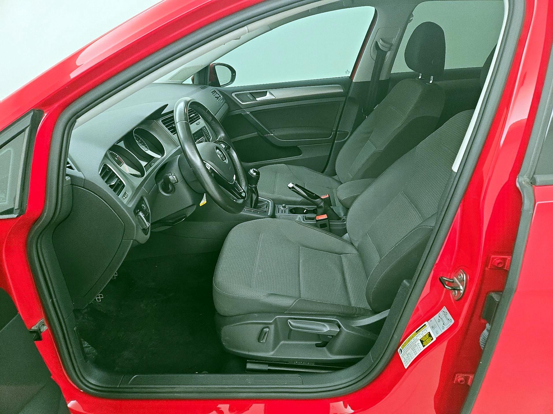 Thumbnail: 2017 Volkswagen Golf - 11