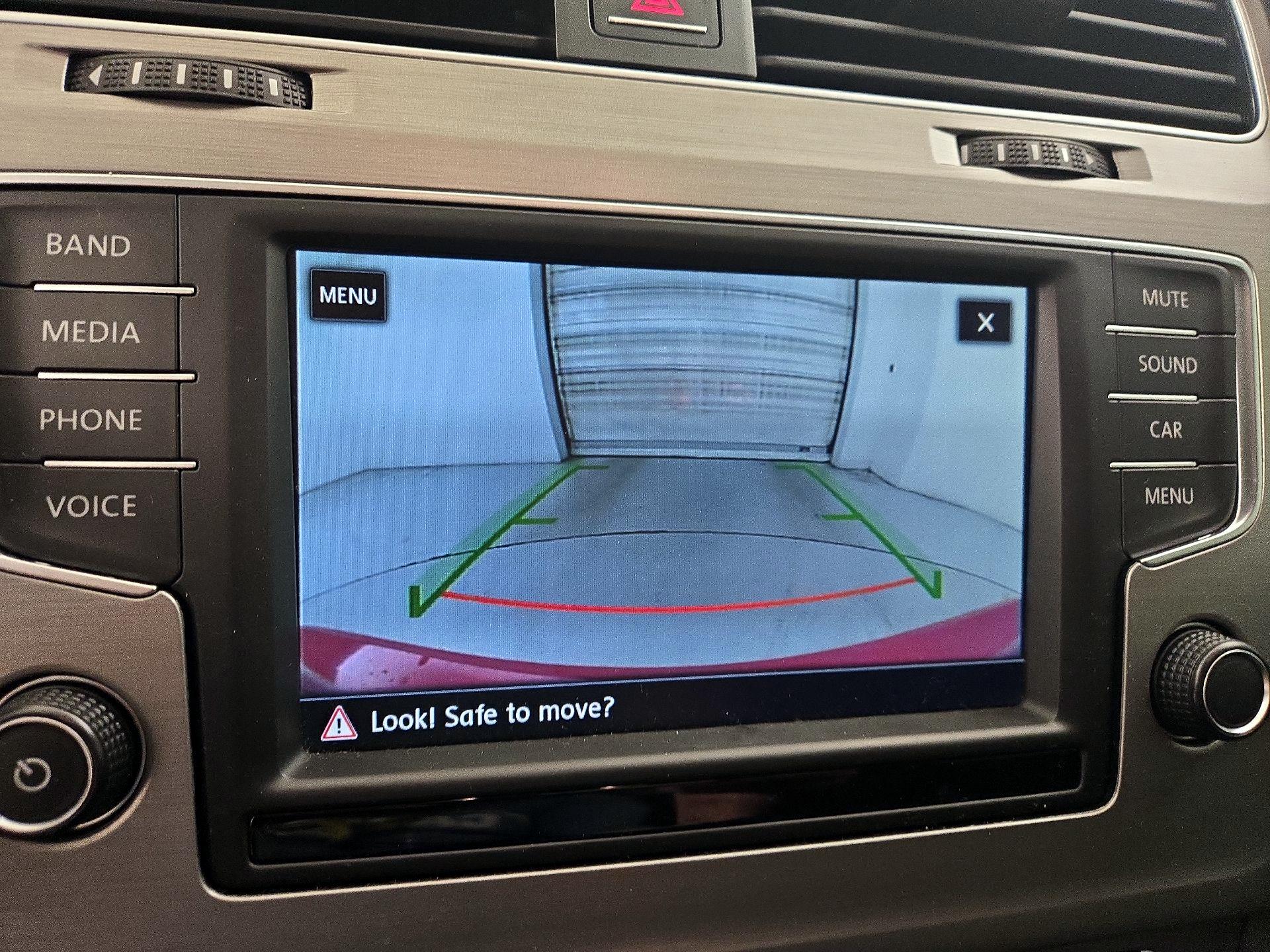 Thumbnail: 2017 Volkswagen Golf - 14