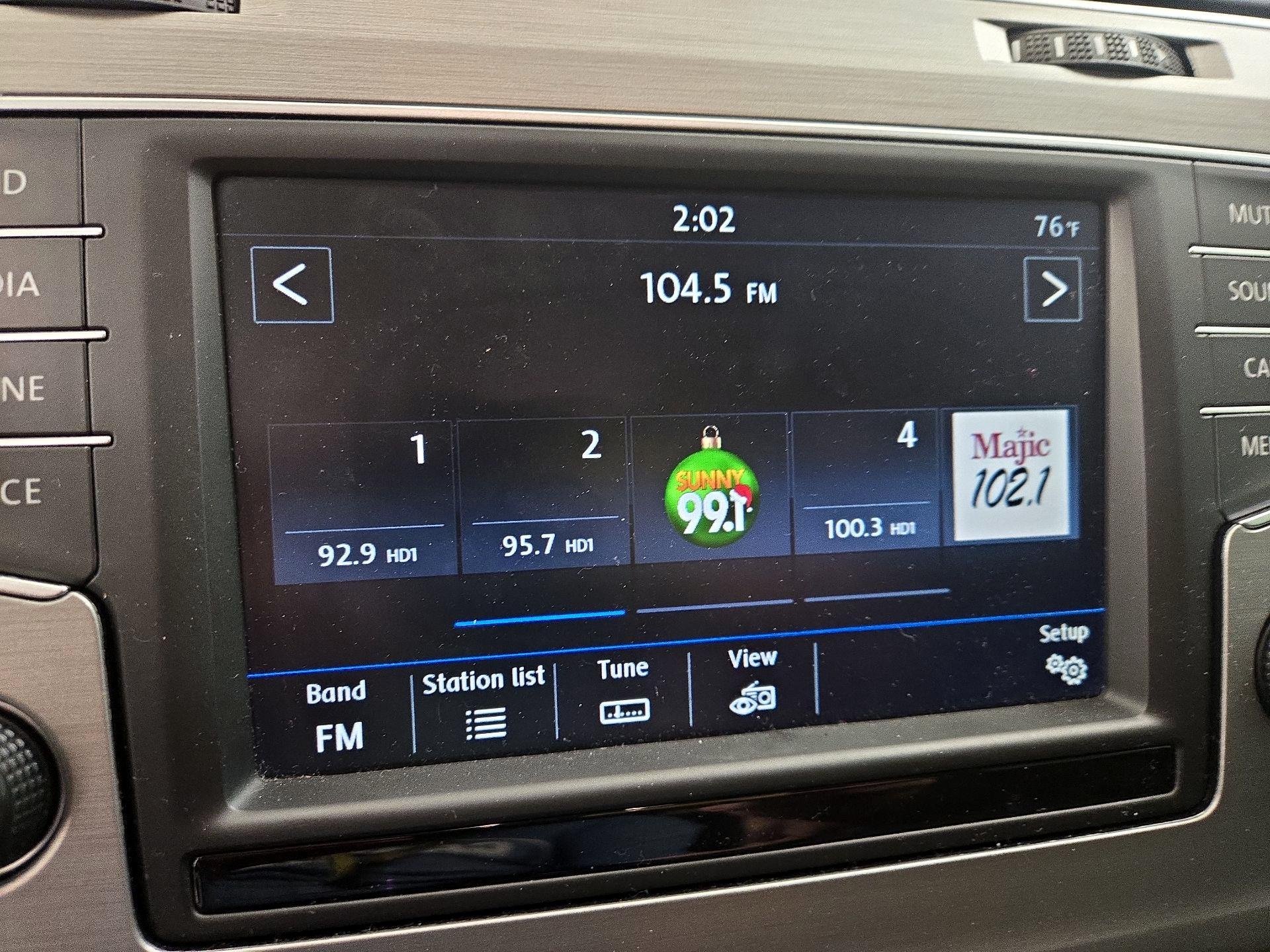 Thumbnail: 2017 Volkswagen Golf - 15