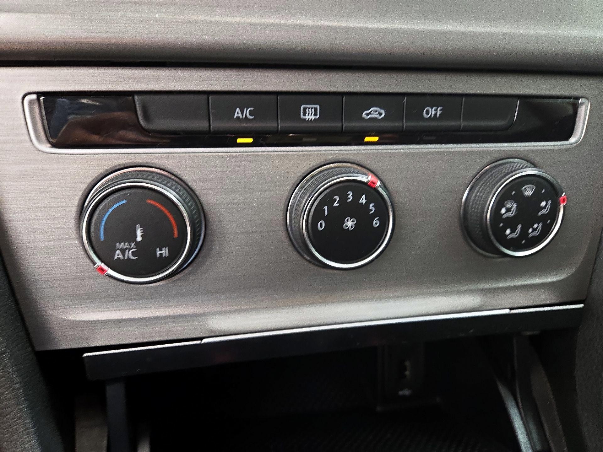 Thumbnail: 2017 Volkswagen Golf - 16