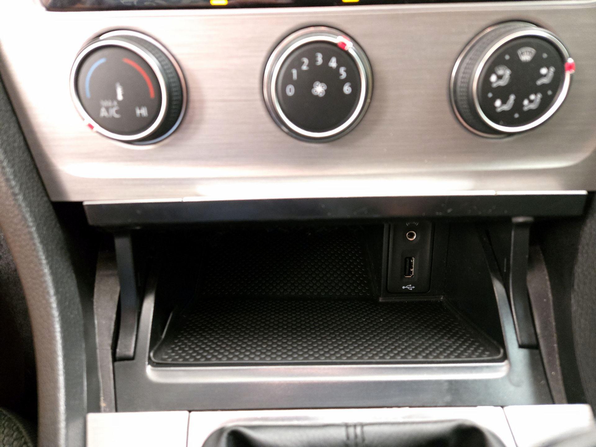 Thumbnail: 2017 Volkswagen Golf - 18