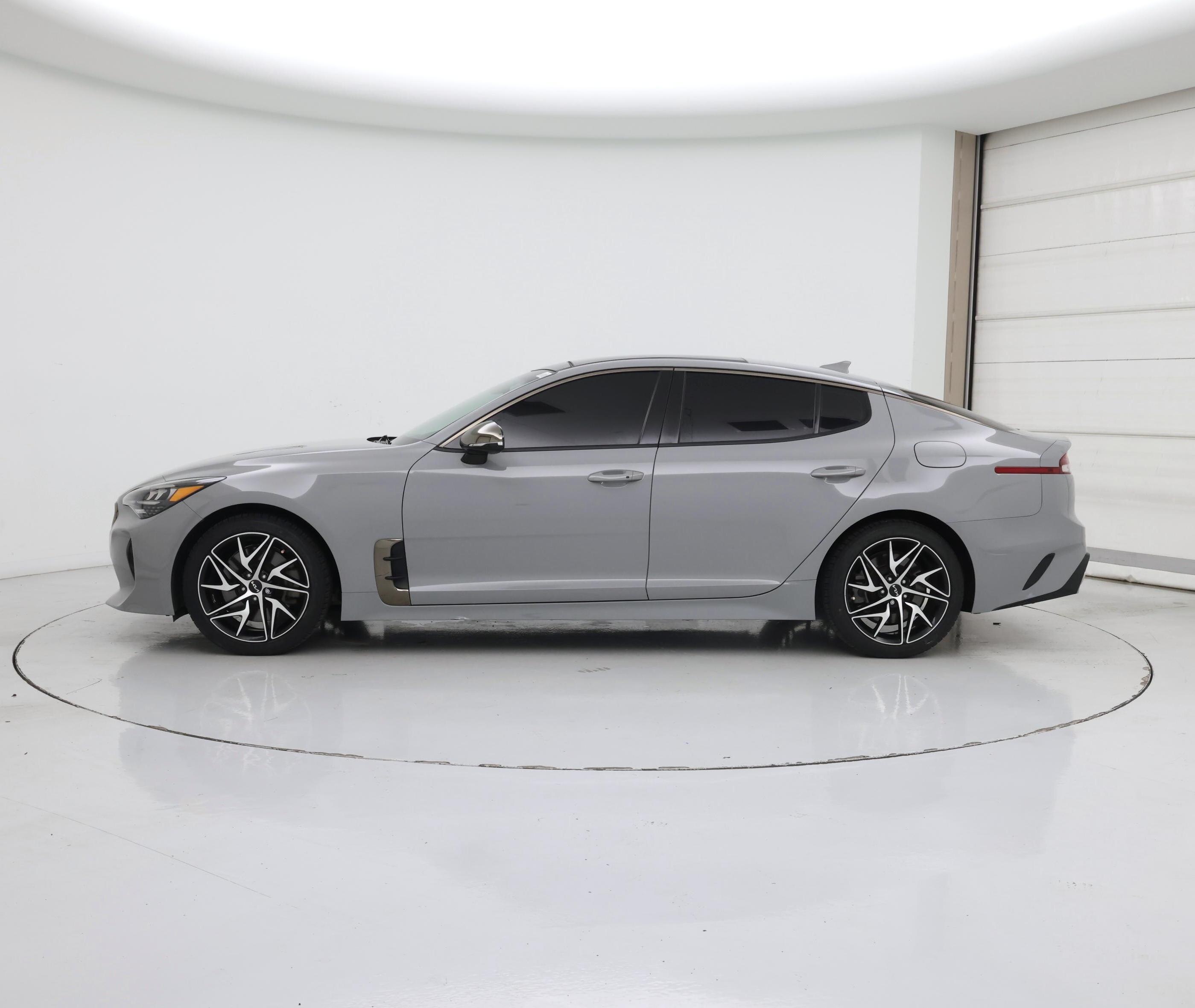 Thumbnail: 2022 Kia Stinger - 3