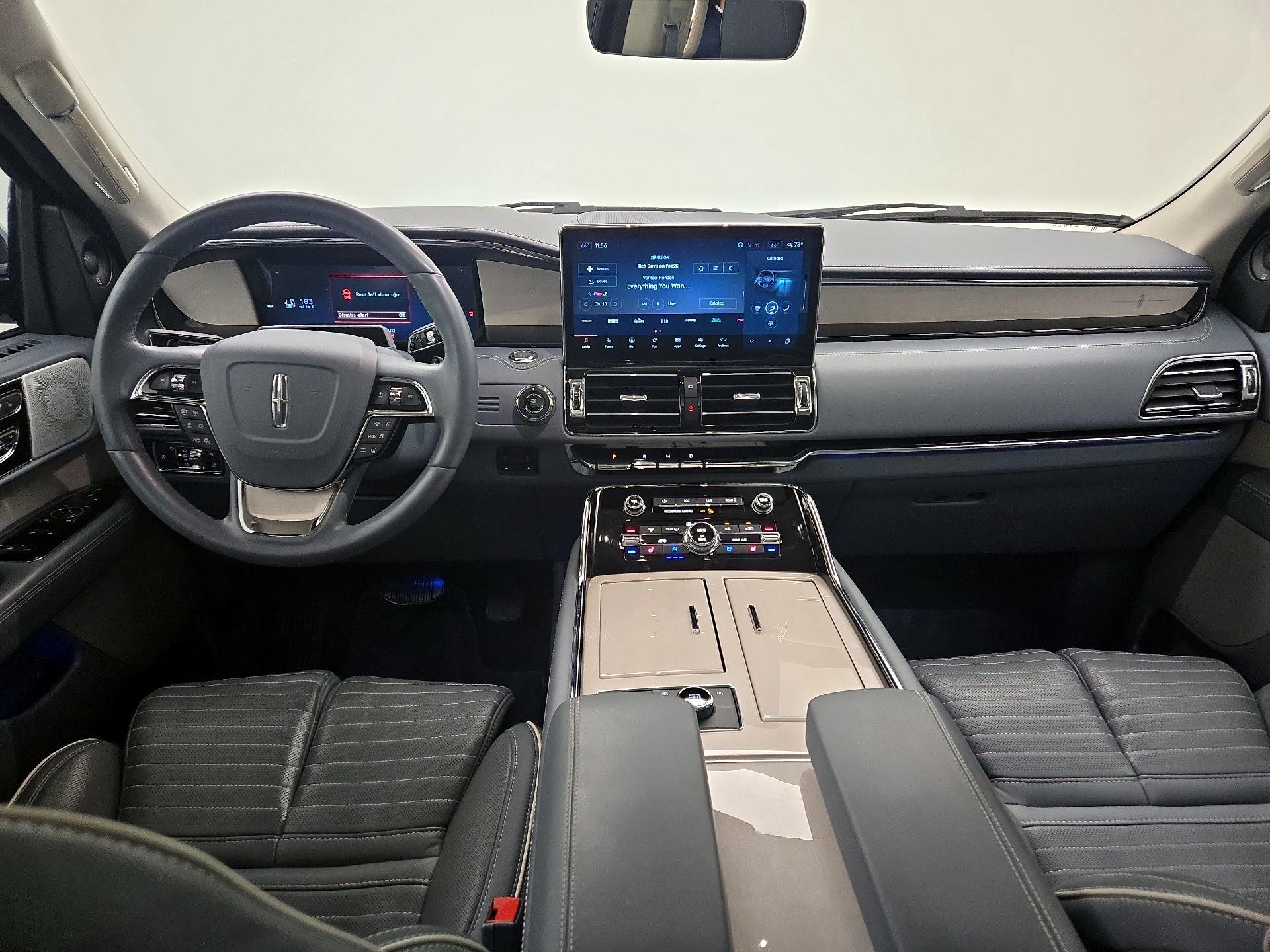 Thumbnail: 2022 Lincoln Navigator L - 9