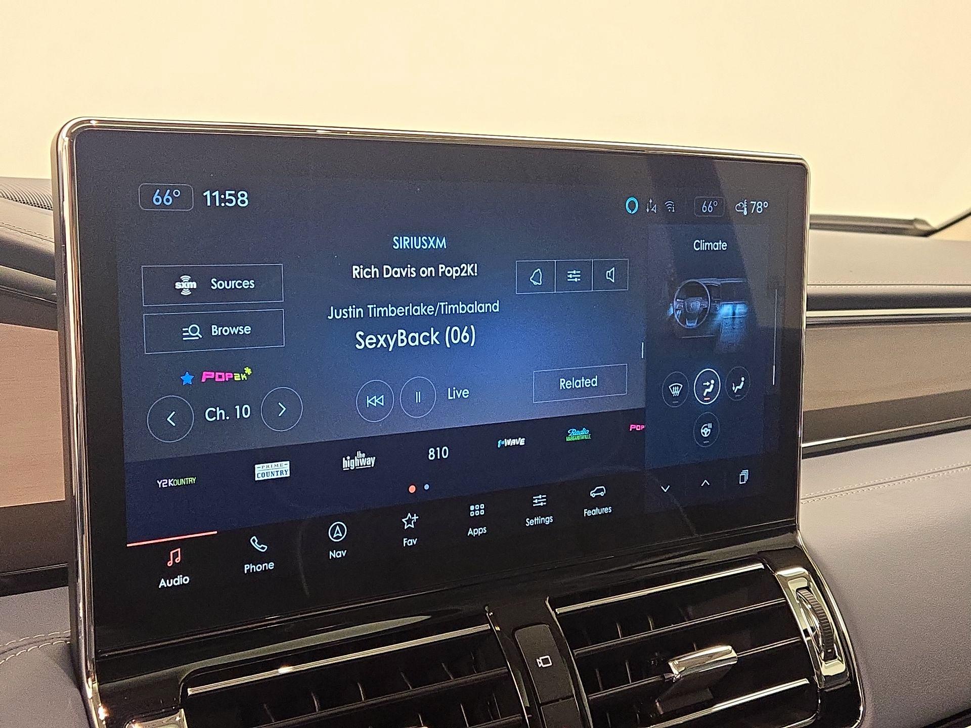 Thumbnail: 2022 Lincoln Navigator L - 16