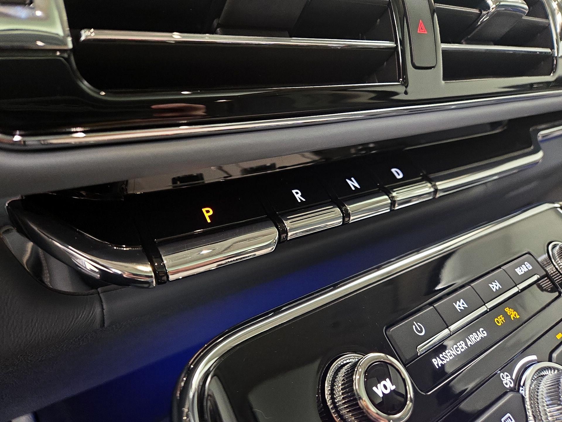 Thumbnail: 2022 Lincoln Navigator L - 18