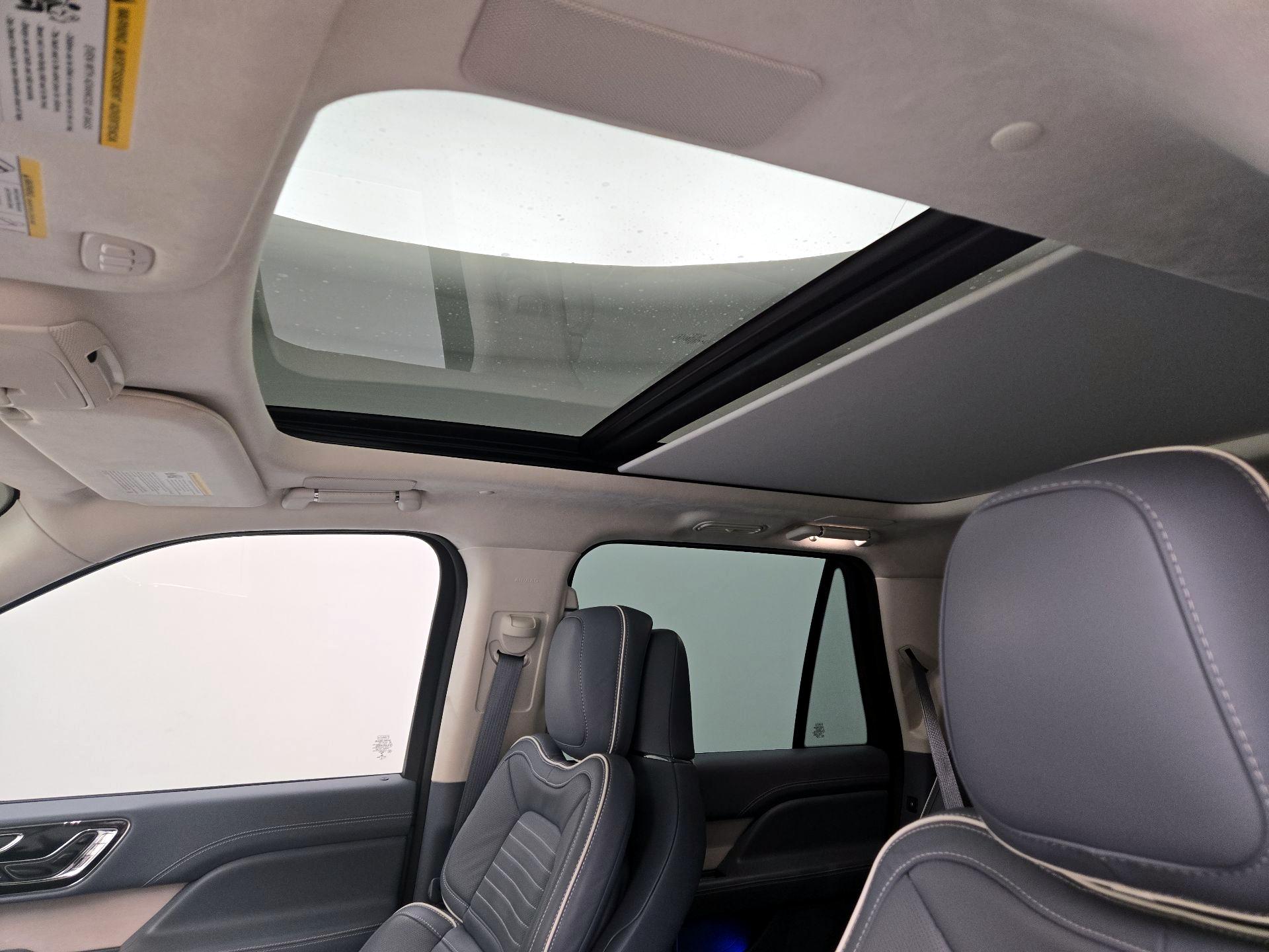 Thumbnail: 2022 Lincoln Navigator L - 20