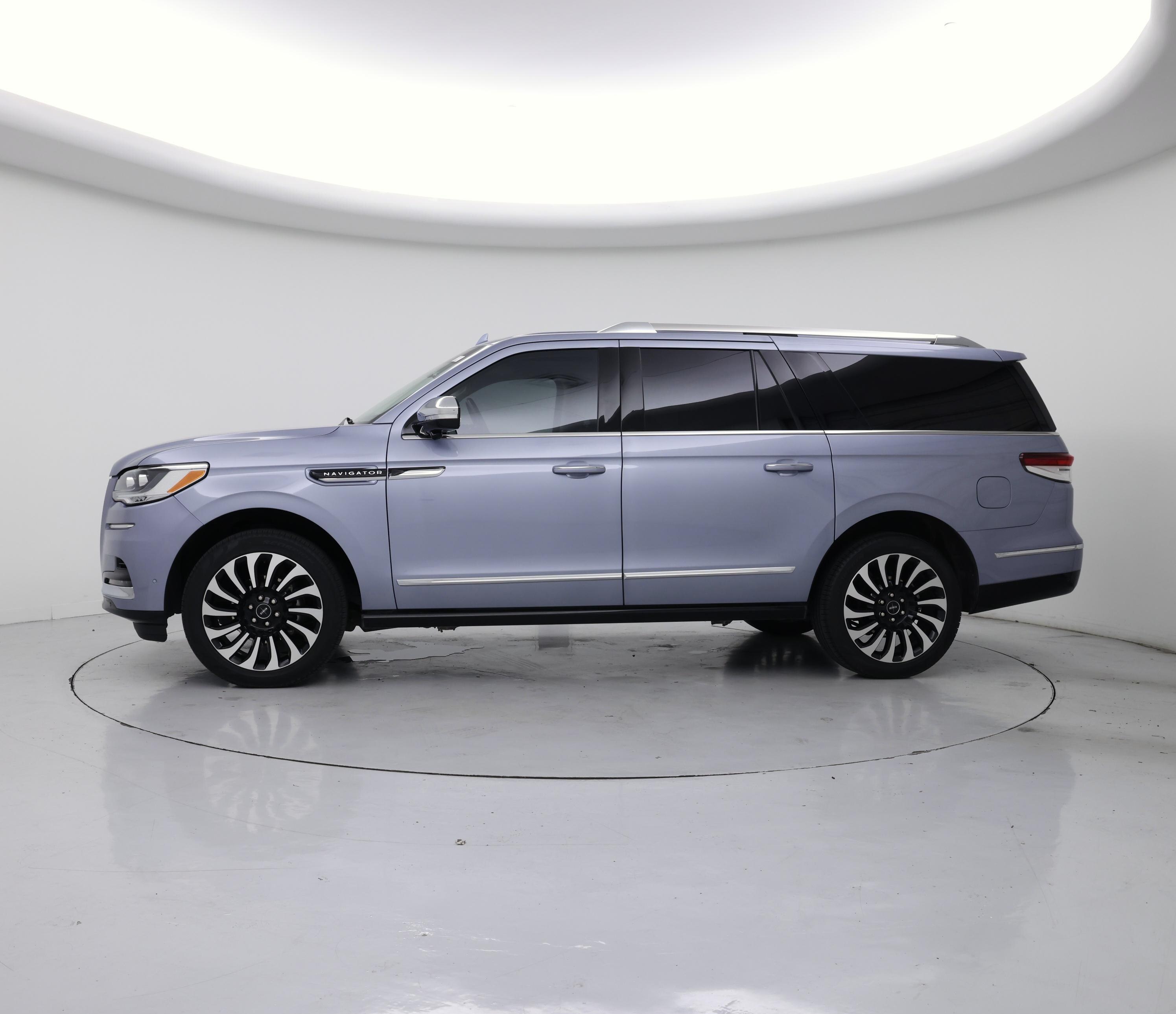Thumbnail: 2022 Lincoln Navigator L - 3