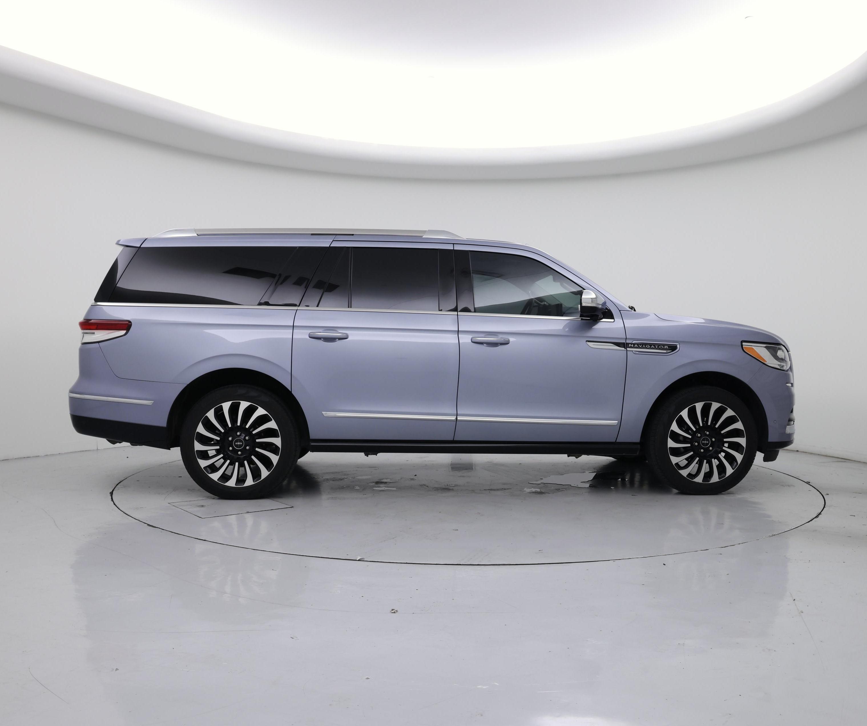 Thumbnail: 2022 Lincoln Navigator L - 7