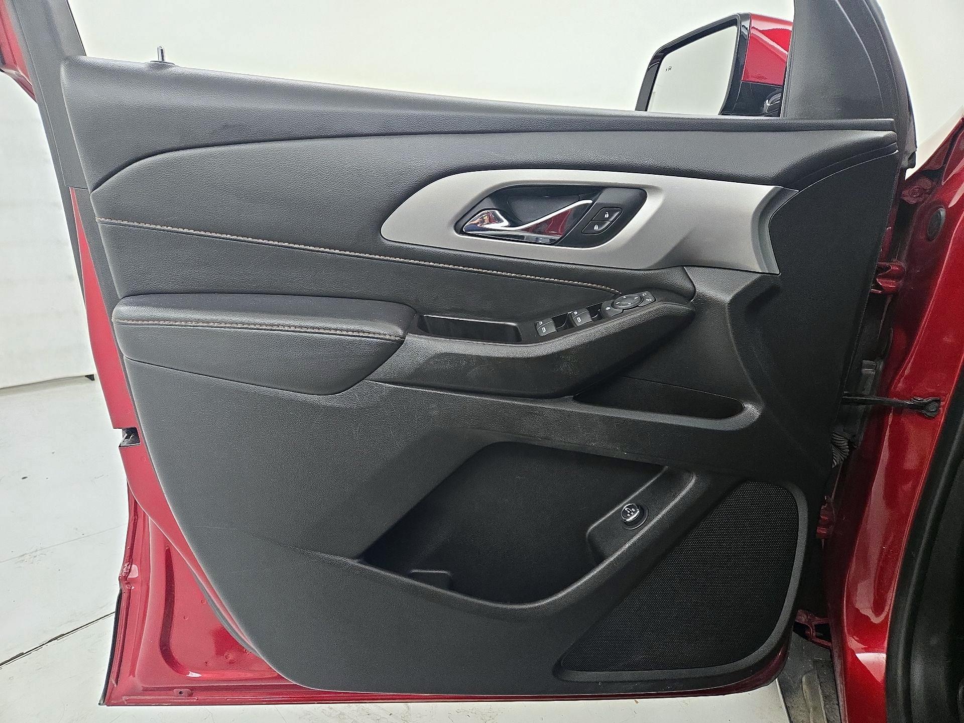 Thumbnail: 2020 Chevrolet Traverse - 12