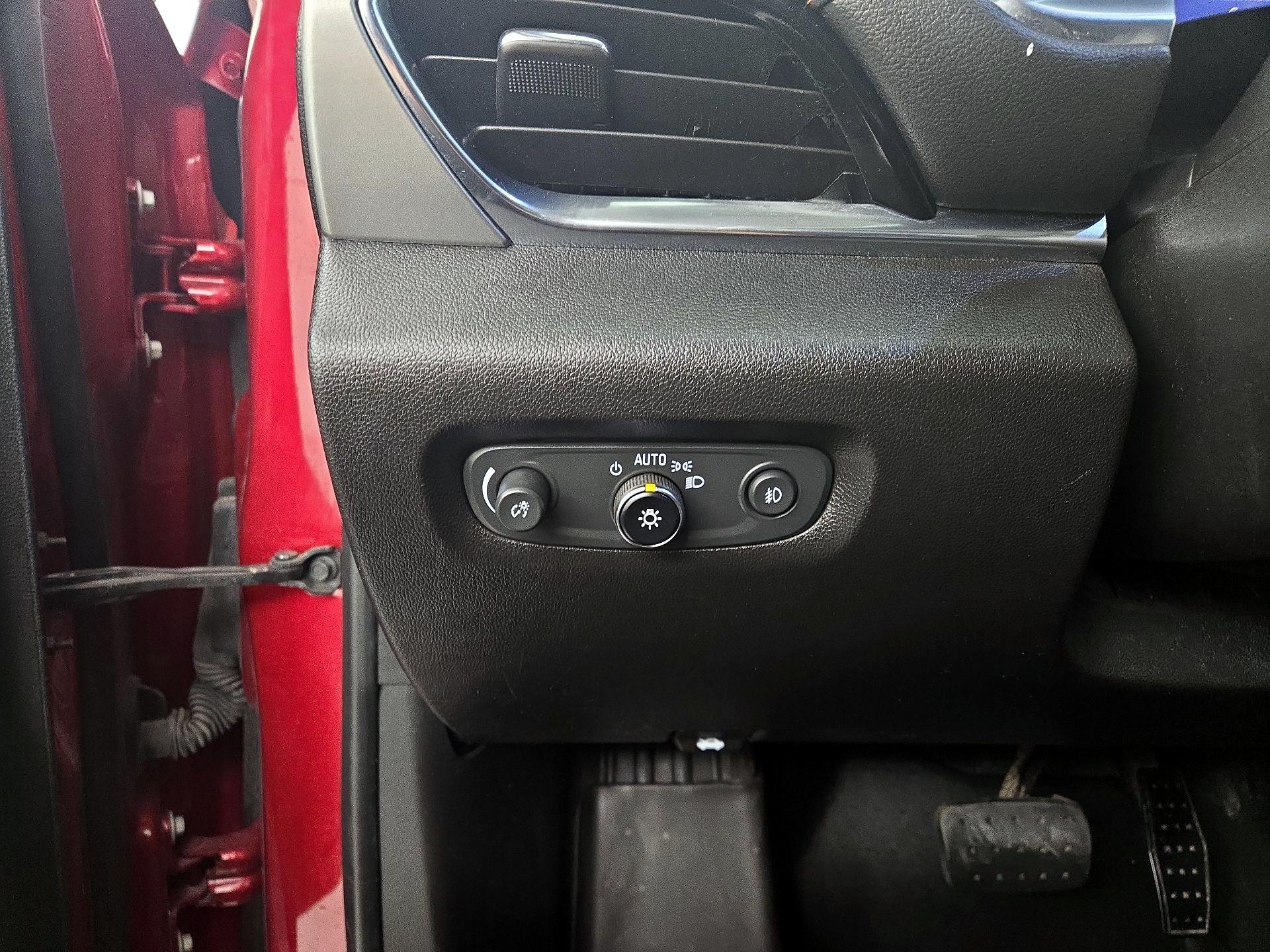 Thumbnail: 2020 Chevrolet Traverse - 13