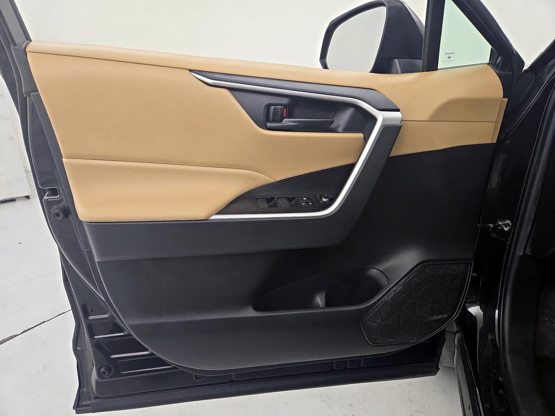 Thumbnail: 2022 Toyota RAV4 - 12