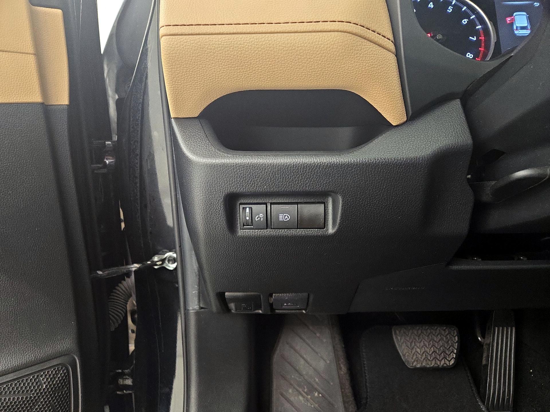 Thumbnail: 2022 Toyota RAV4 - 13