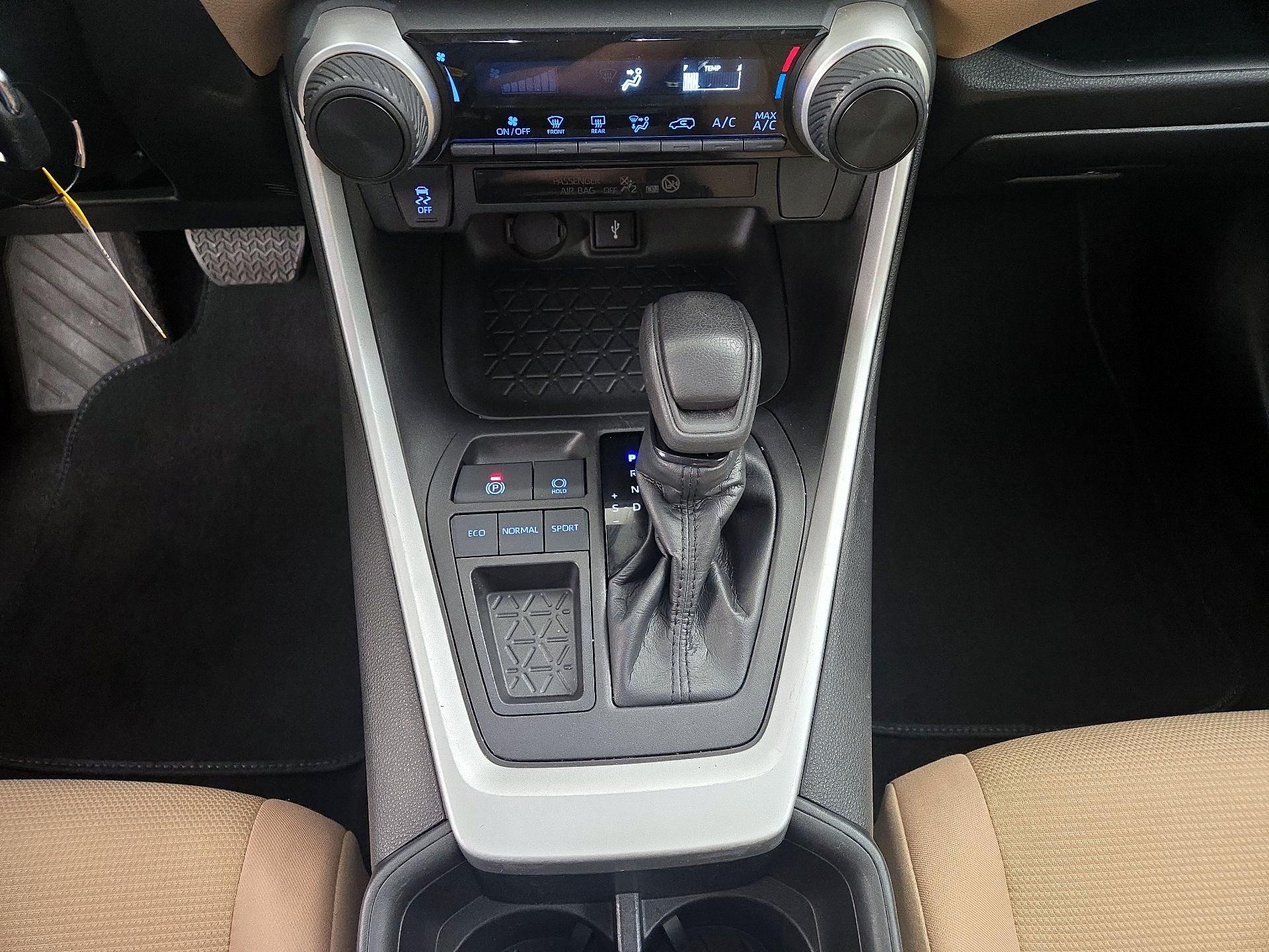 Thumbnail: 2022 Toyota RAV4 - 17