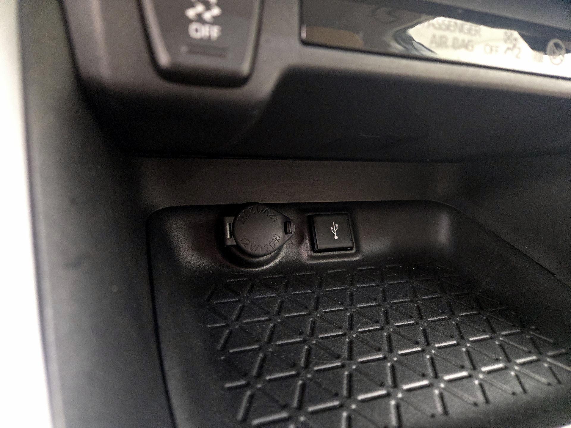 Thumbnail: 2022 Toyota RAV4 - 18