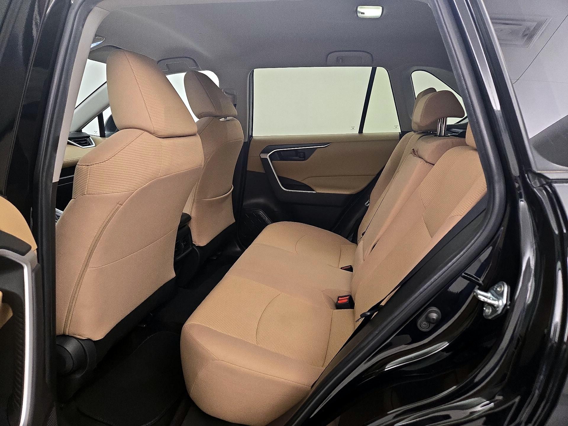 Thumbnail: 2022 Toyota RAV4 - 19