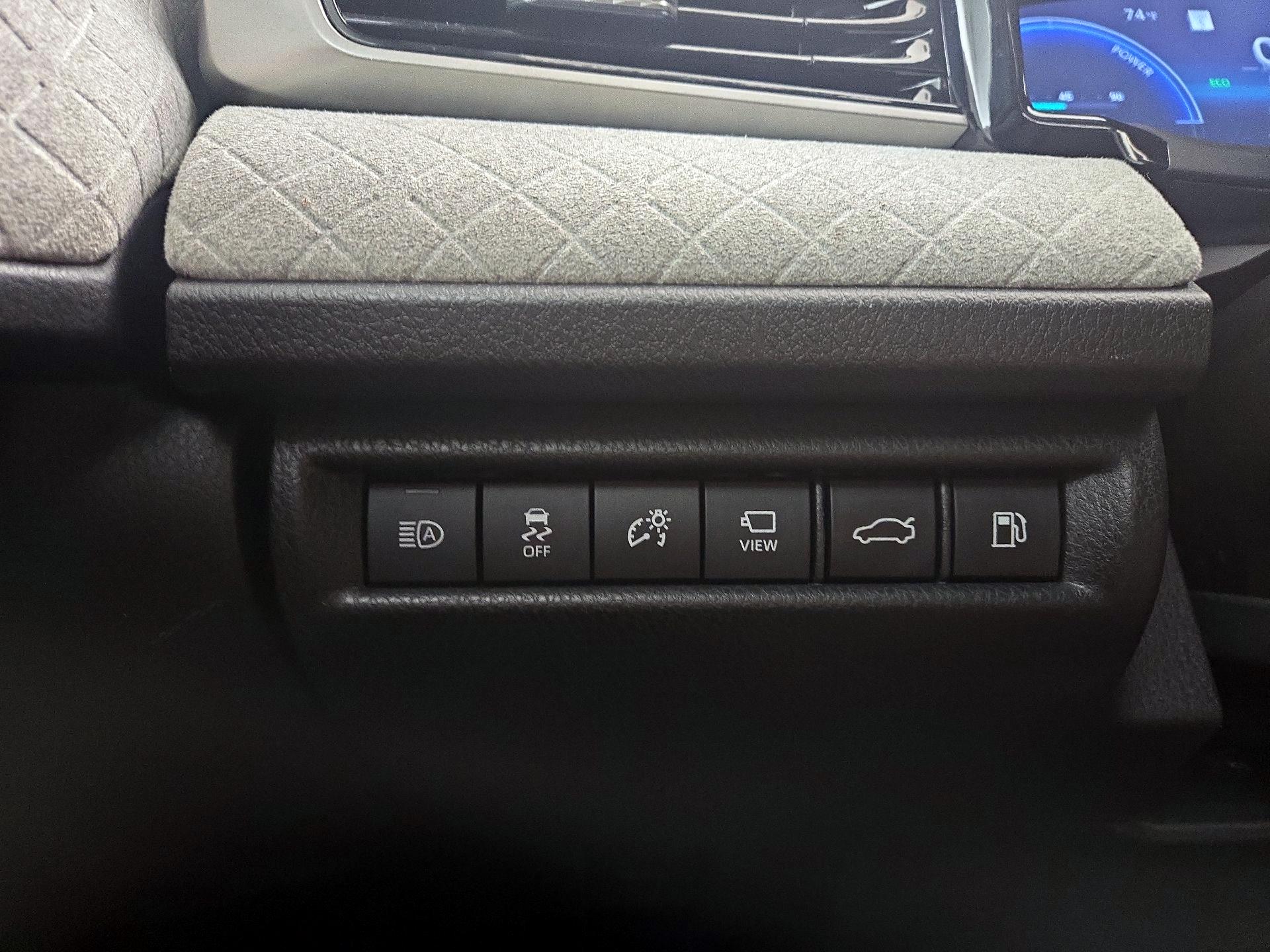 Thumbnail: 2025 Toyota Camry - 13