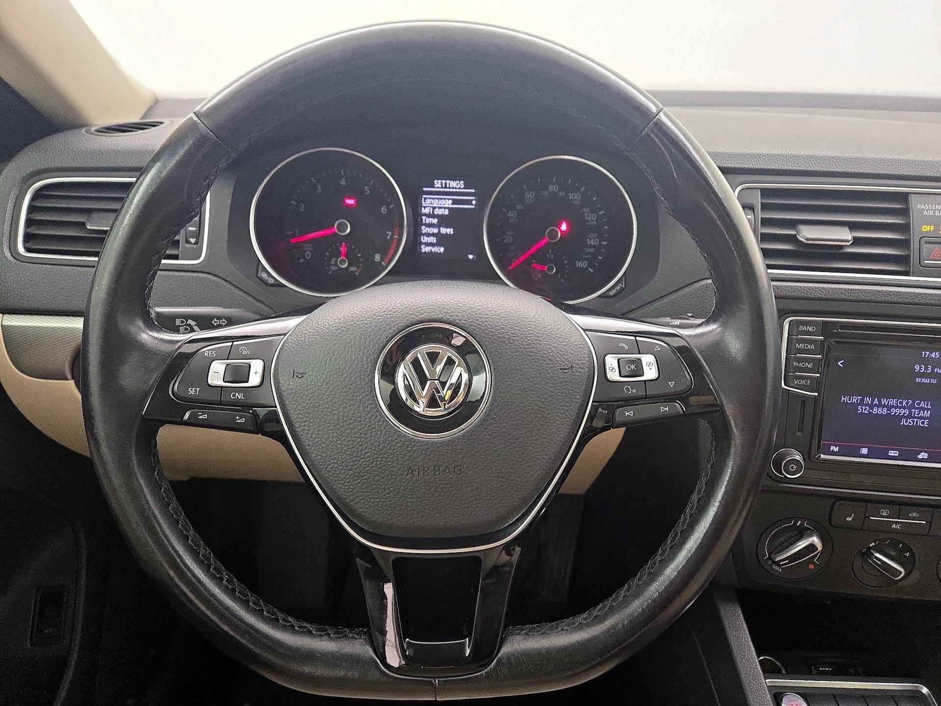 Thumbnail: 2017 Volkswagen Jetta - 10