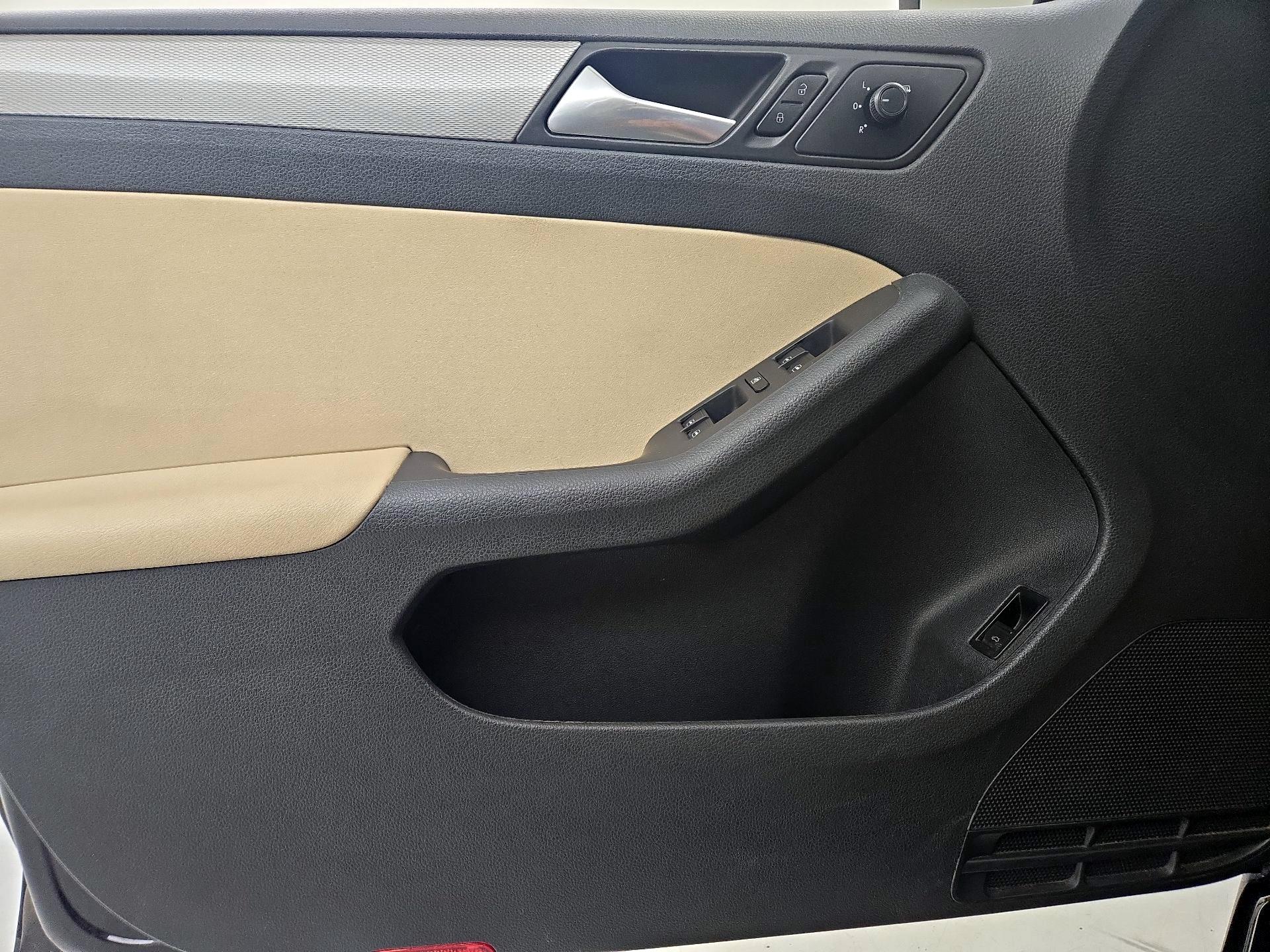 Thumbnail: 2017 Volkswagen Jetta - 12