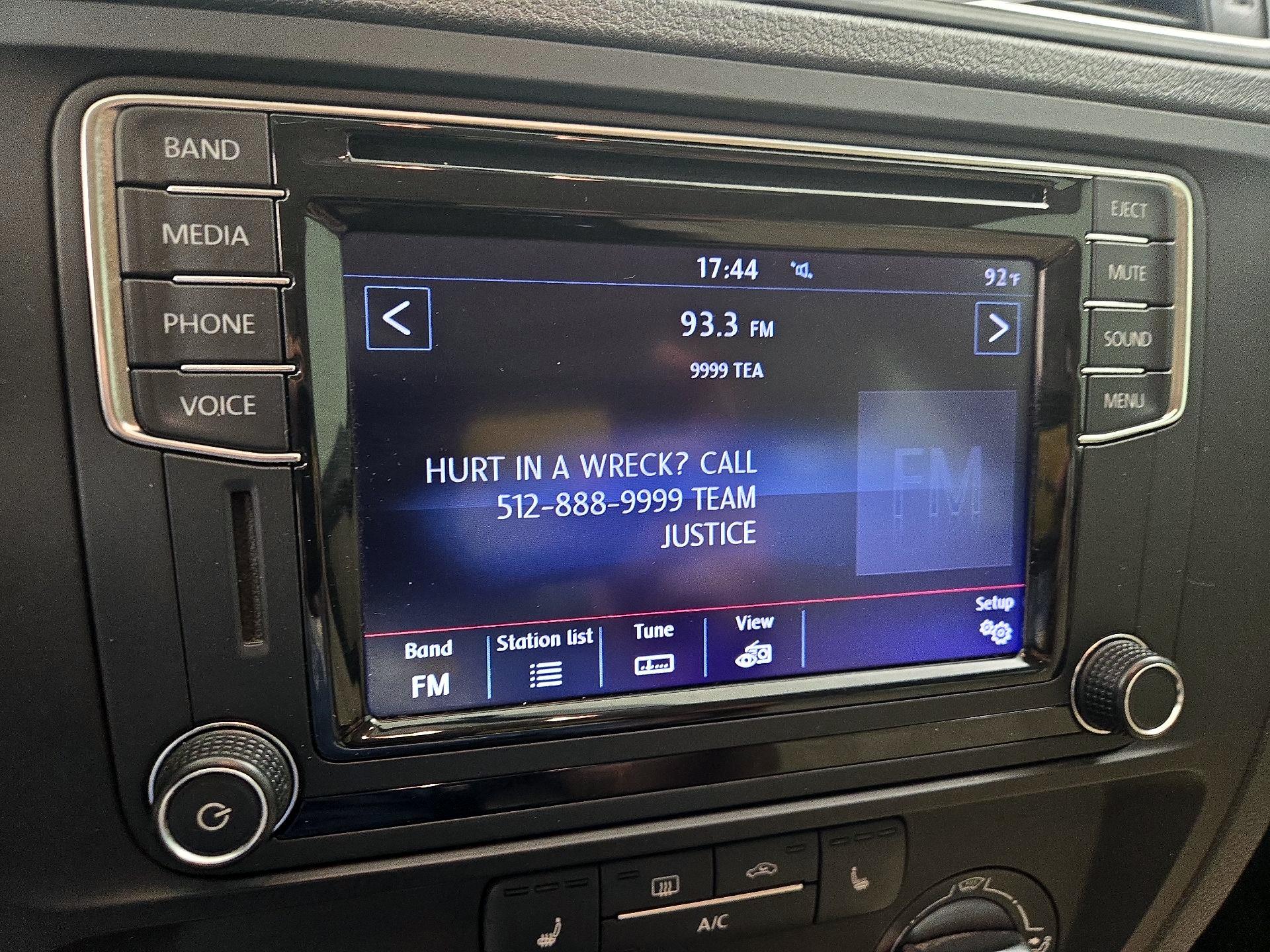 Thumbnail: 2017 Volkswagen Jetta - 15