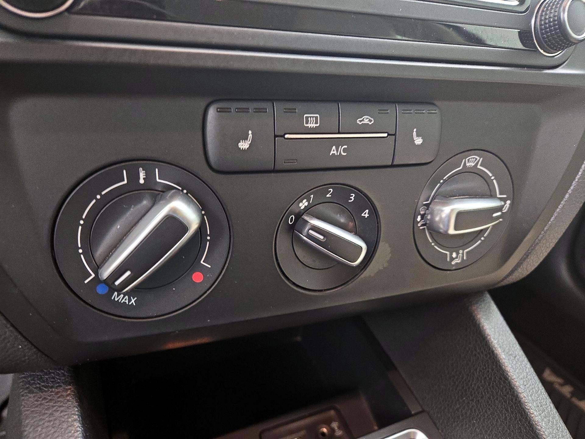 Thumbnail: 2017 Volkswagen Jetta - 16