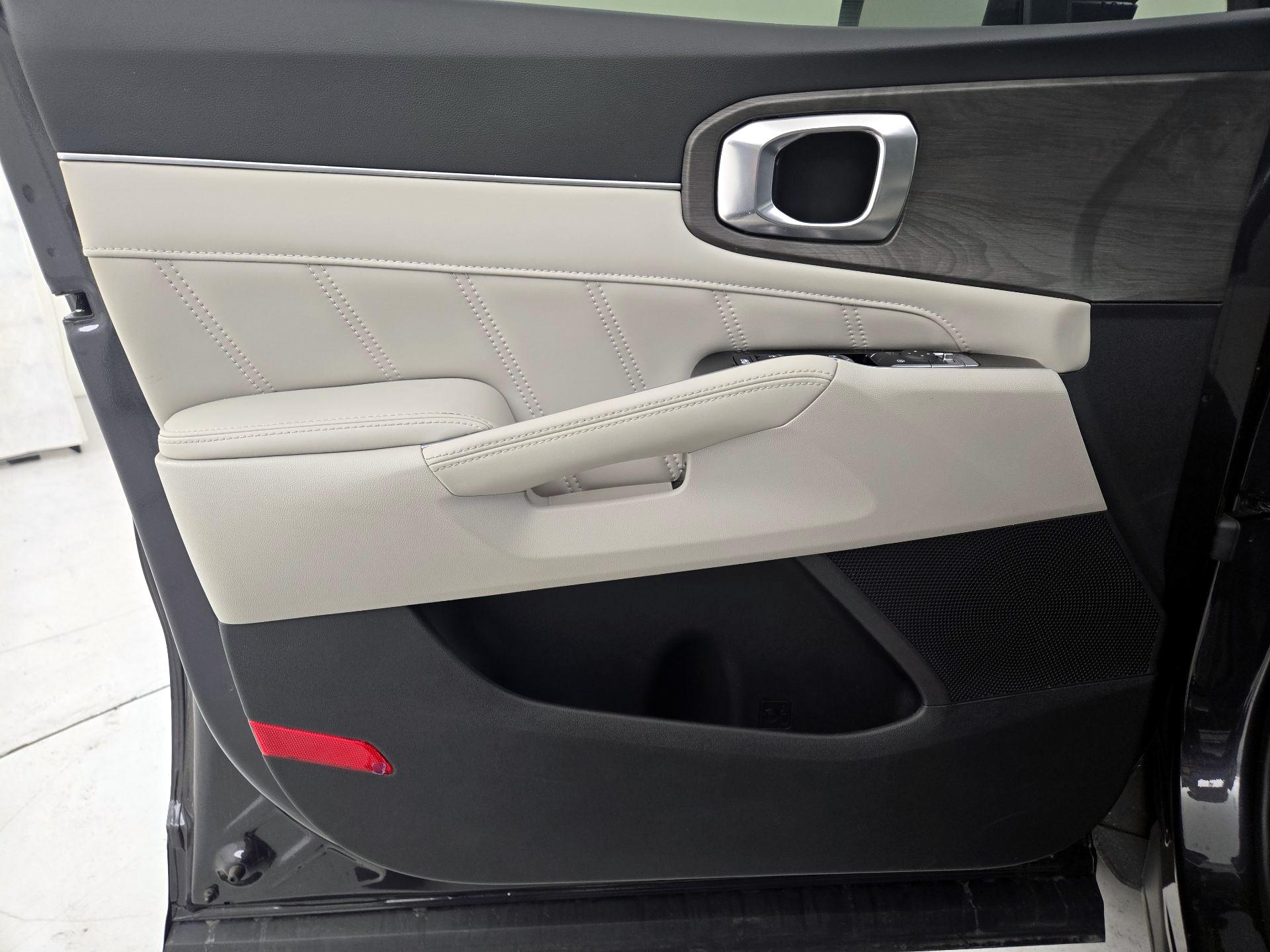 Thumbnail: 2025 Kia Sorento - 12