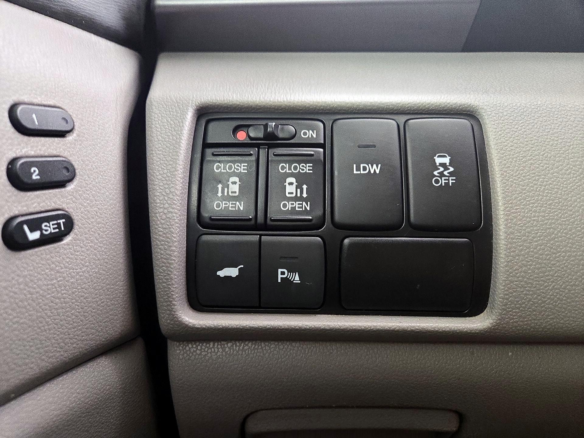 Thumbnail: 2014 Honda Odyssey - 13