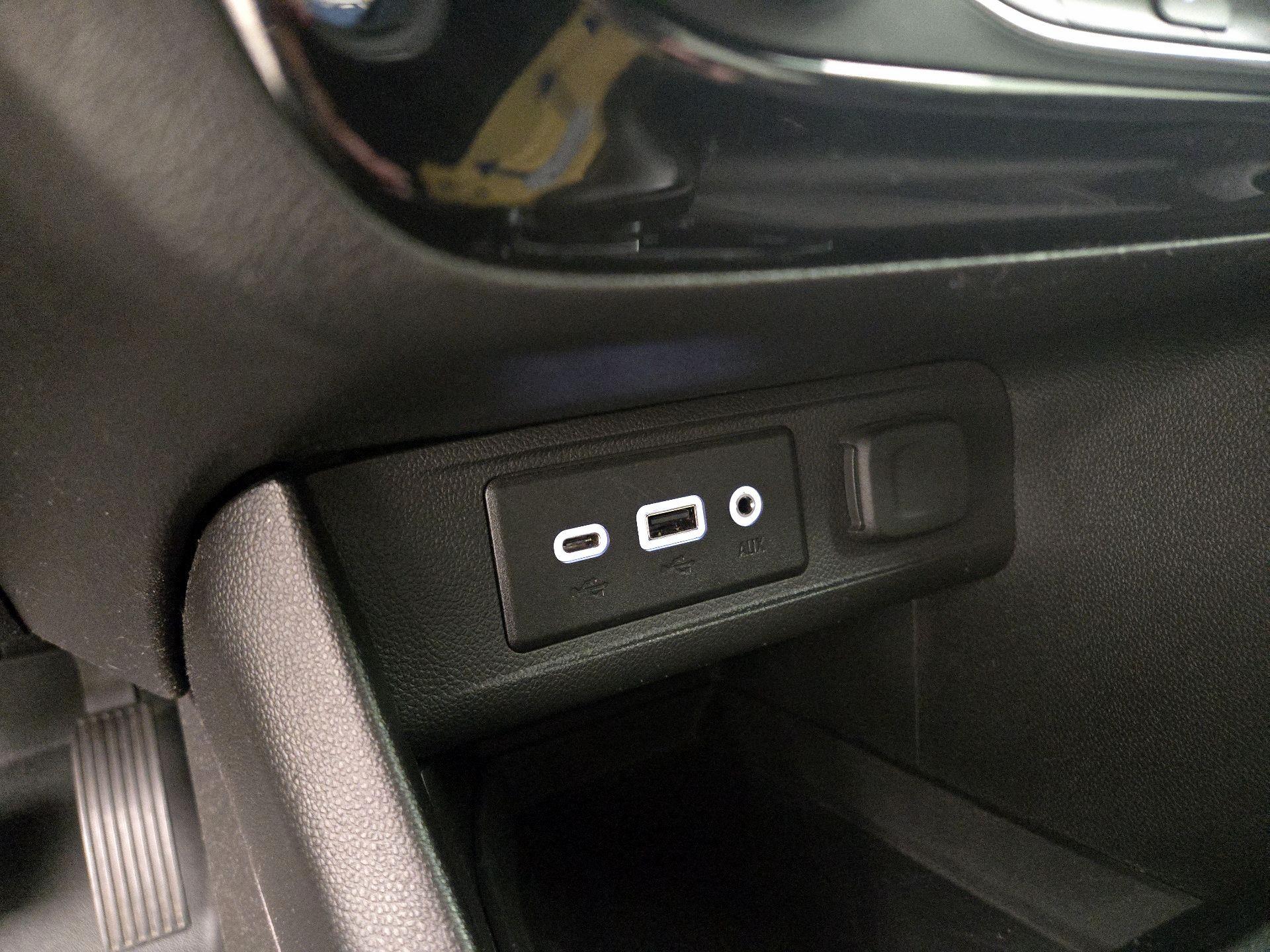 Thumbnail: 2022 Buick Encore GX - 18