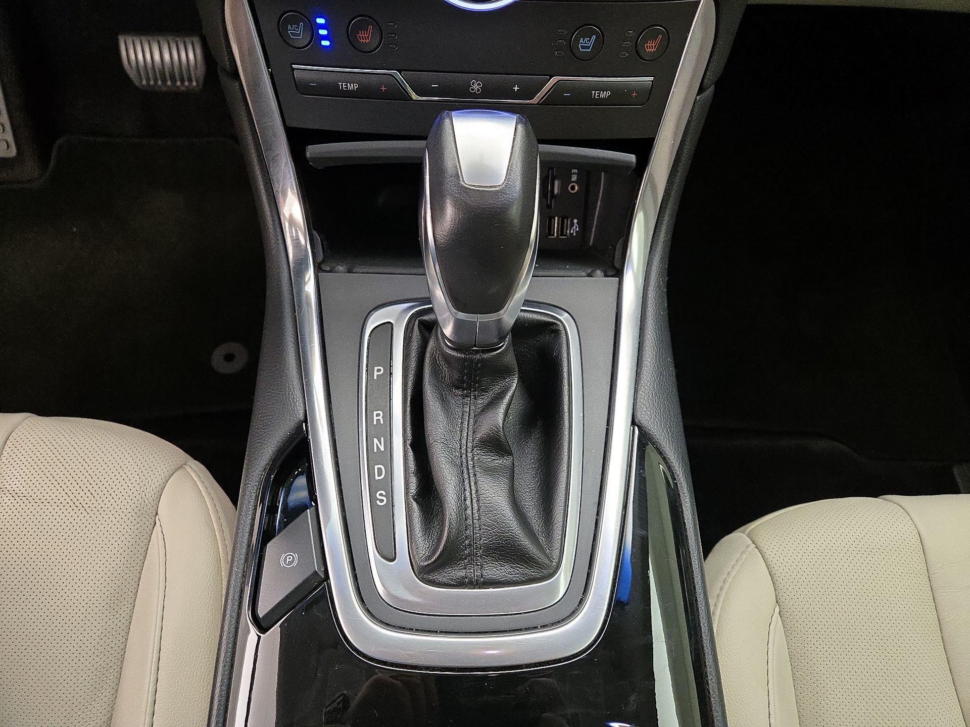 Thumbnail: 2015 Ford Edge - 18