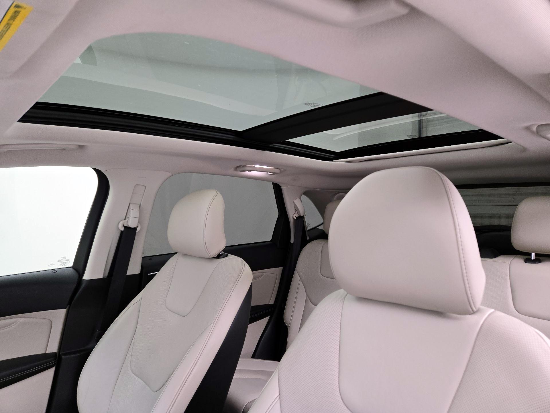 Thumbnail: 2015 Ford Edge - 20