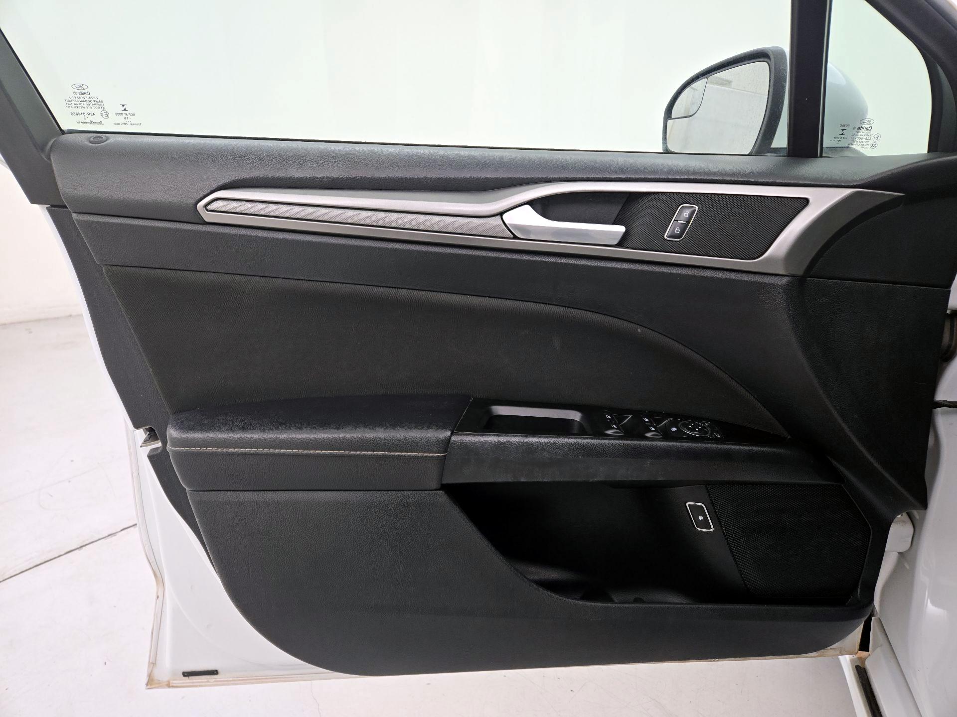 Thumbnail: 2017 Ford Fusion - 12